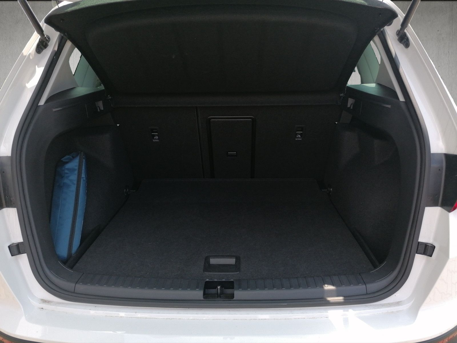 Fahrzeugabbildung SEAT Ateca 1.5 TSI DSG Style BEATS AHK Vorb. NAVI Plu