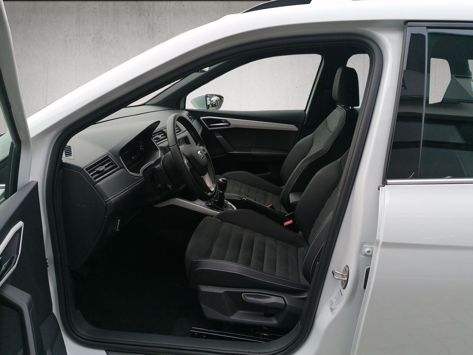 Fahrzeugabbildung SEAT Arona 1.0 TSI Xcellence AHK ACC TOTWINKEL KAM
