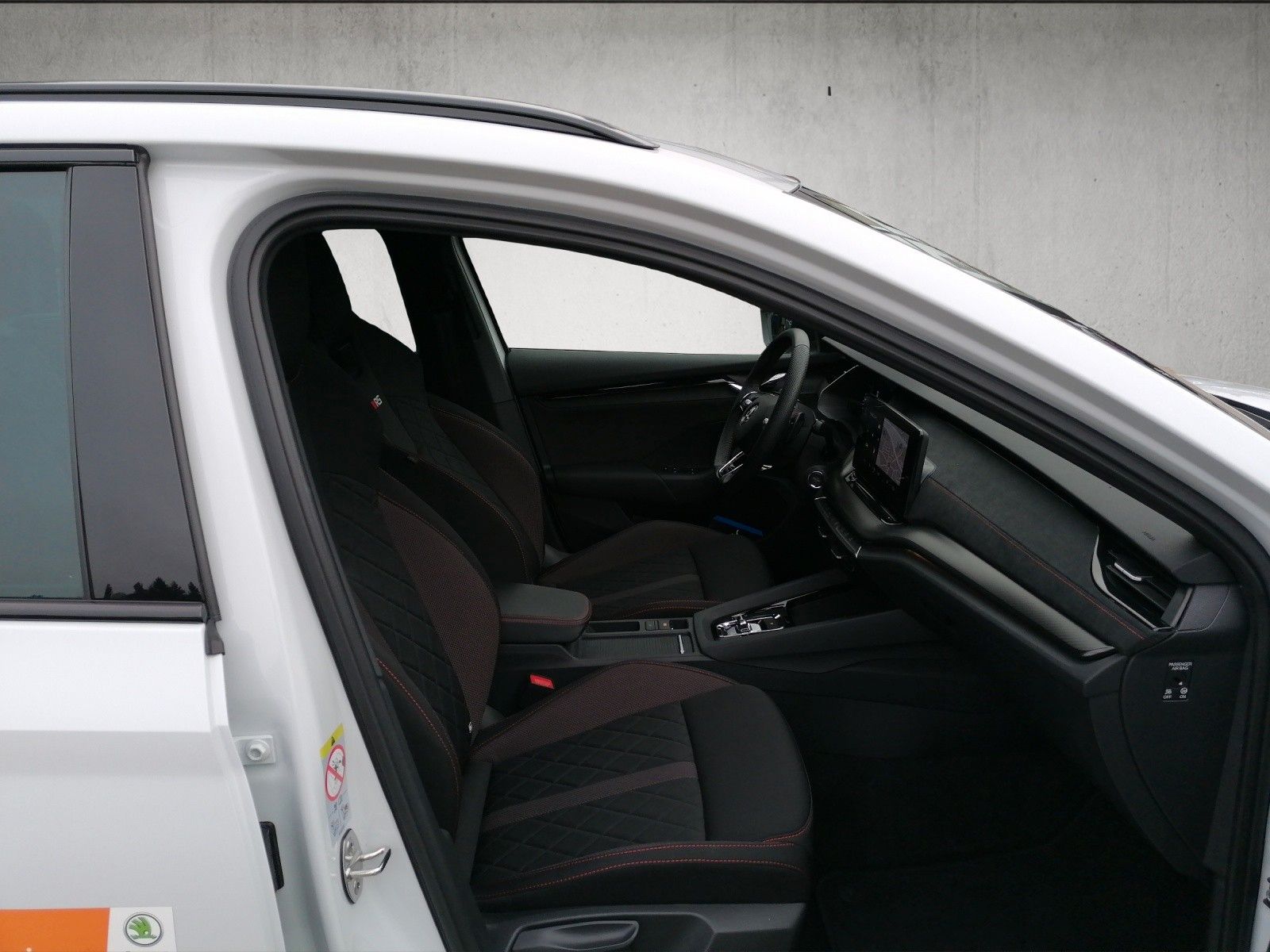 Fahrzeugabbildung SKODA Octavia Combi RS 2.0 TSI DSG Challenge AHK 5J Ga