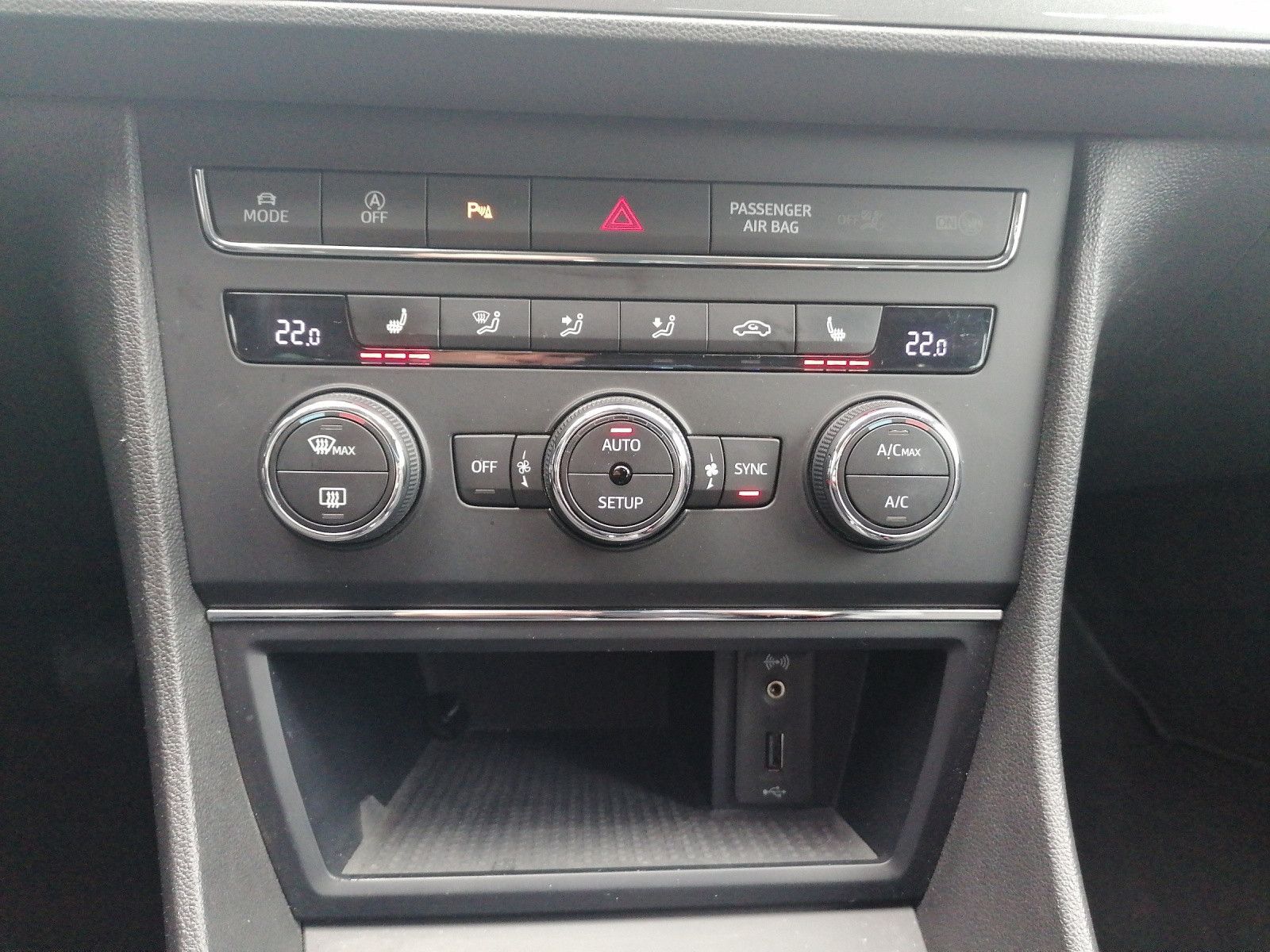 Fahrzeugabbildung SEAT Leon ST 2.0 TDI FR LED NAVI SHZ PDC