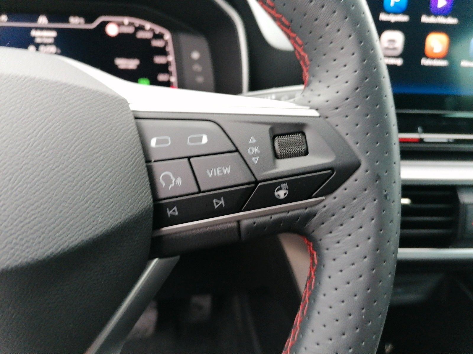 Fahrzeugabbildung SEAT Leon 1.5 TSI FR DSG FAP XL GJR ACC KAM SMART AMB