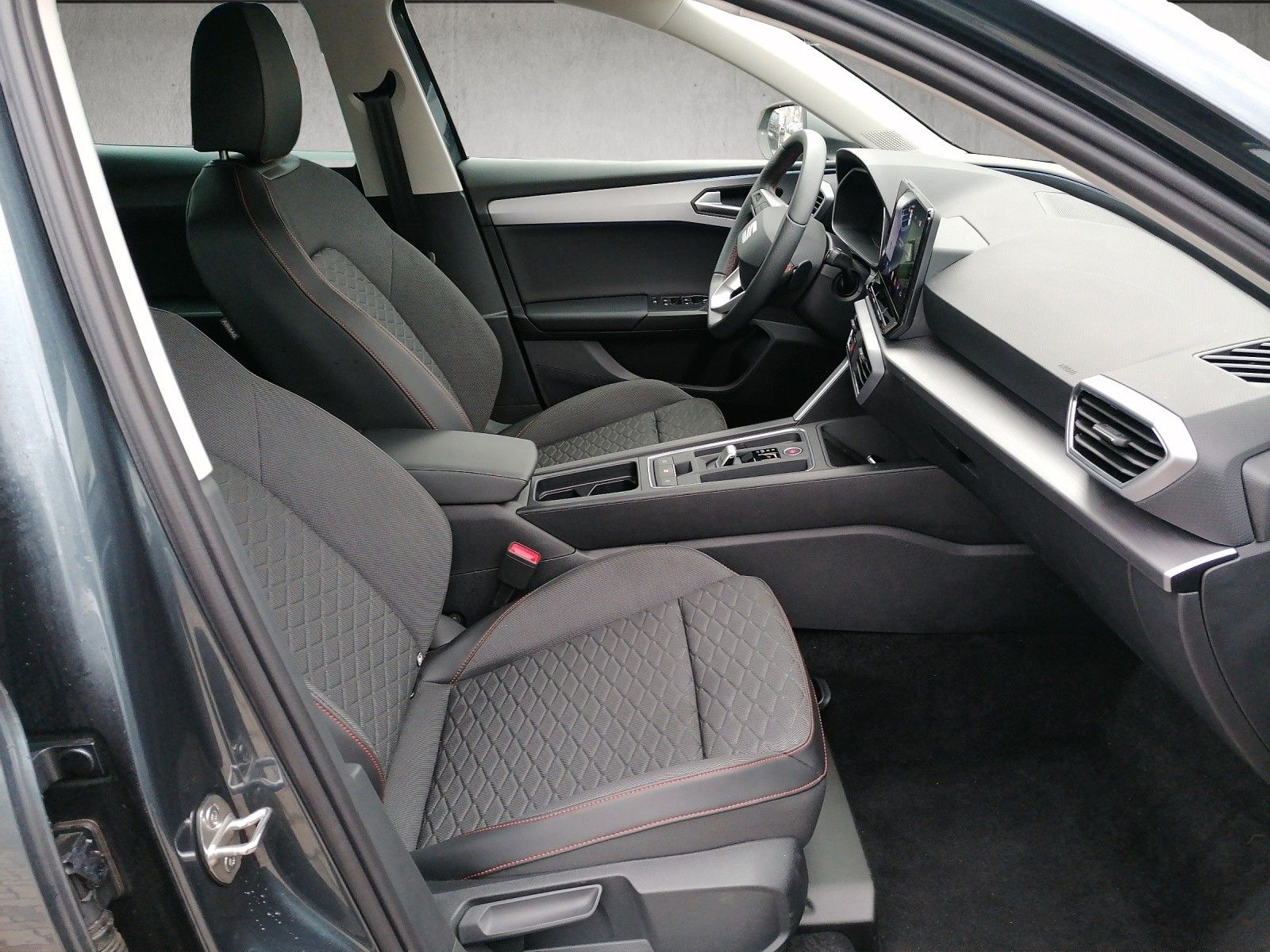 Fahrzeugabbildung SEAT Leon 1.5 TSI FR DSG FAP XL GJR ACC KAM SMART AMB