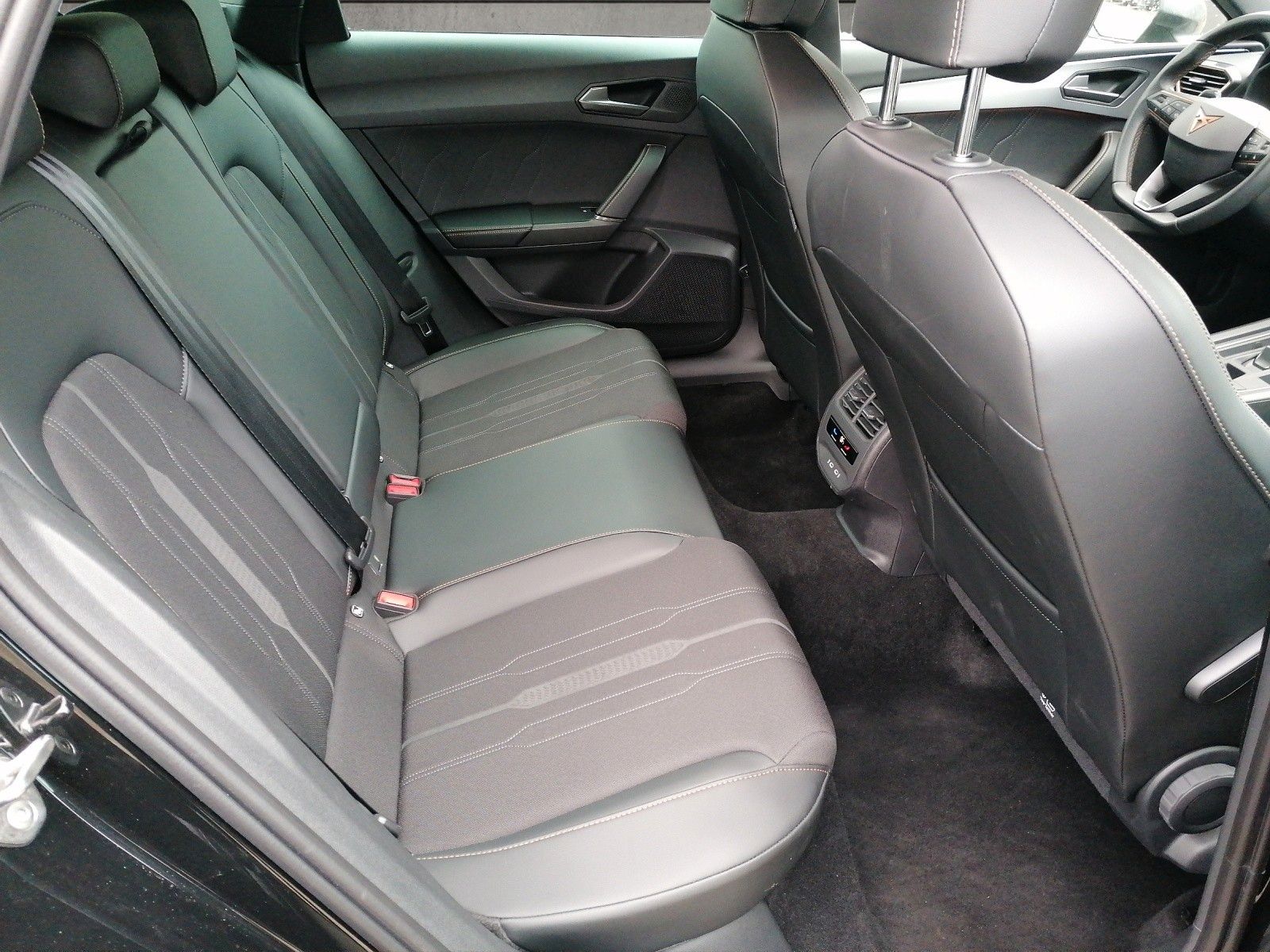 Fahrzeugabbildung CUPRA Leon Sportstourer 1.5 TSI DSG FAP L KAM KES Smar