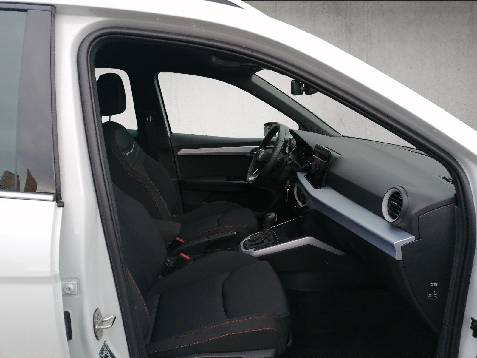 Fahrzeugabbildung SEAT Arona 1.0 TSI FR DSG FAP XL NAVI GJR KAMERA