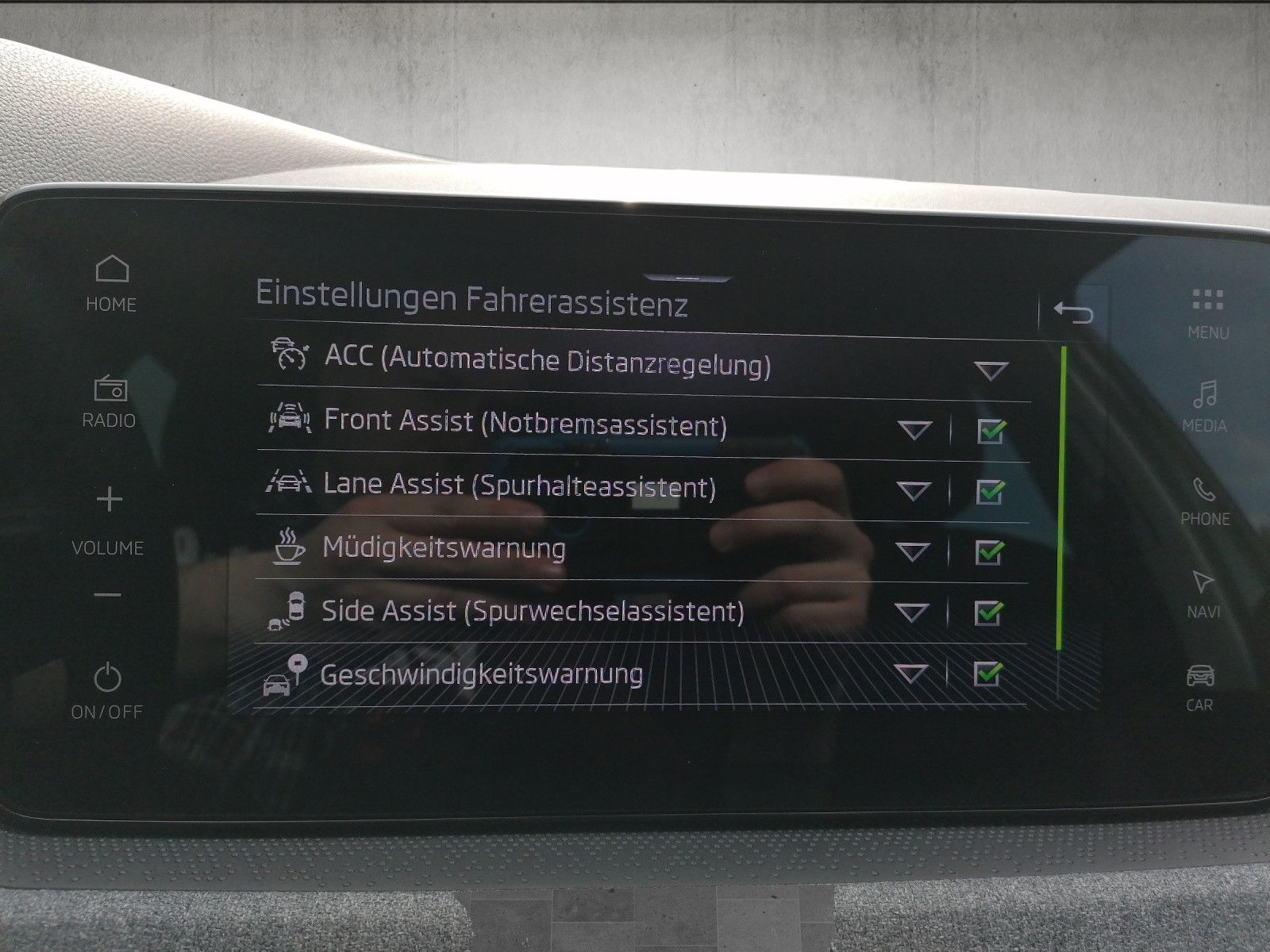 Fahrzeugabbildung SKODA Kamiq 1.0 TSI Selection DSG AHK ACC KAM TRAVEL