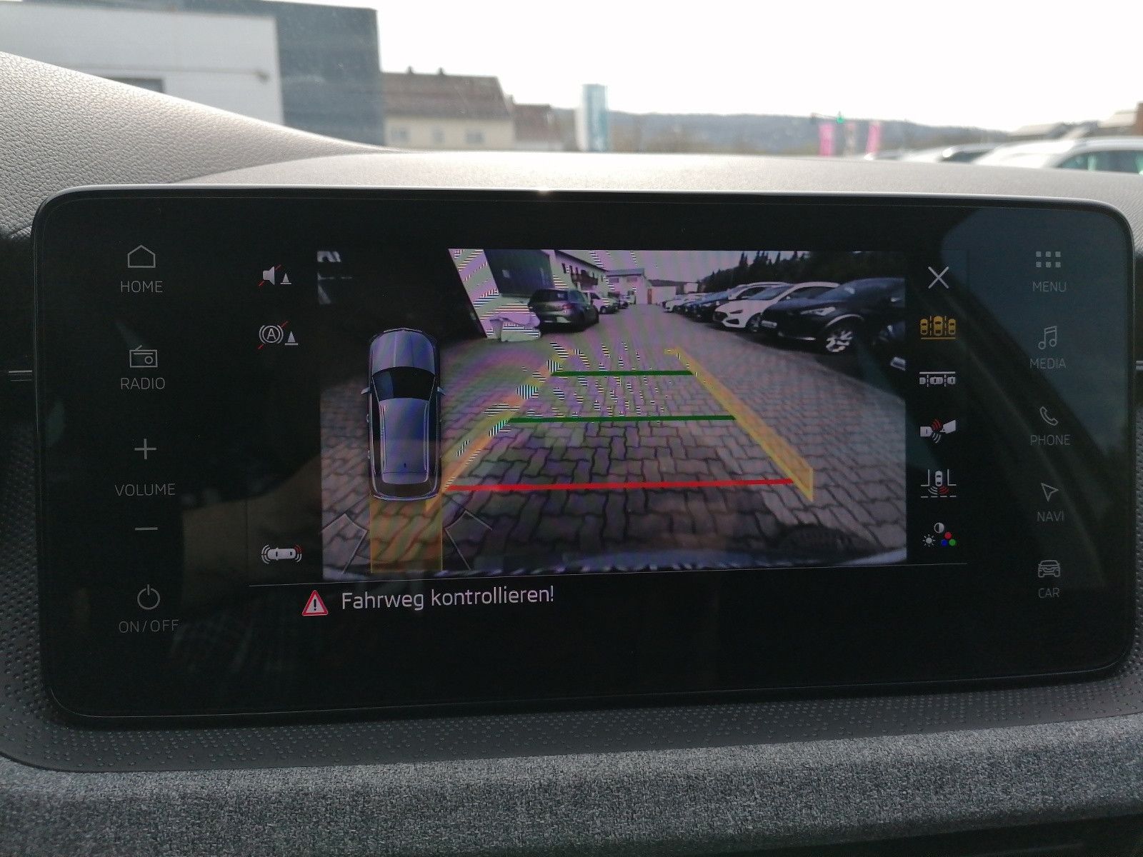 Fahrzeugabbildung SKODA Kamiq 1.0 TSI Selection DSG AHK ACC KAM TRAVEL