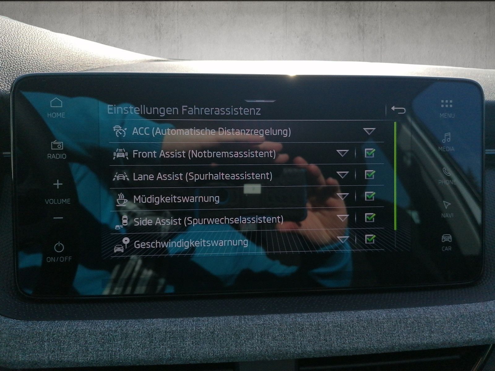 Fahrzeugabbildung SKODA Kamiq 1.0 TSI Selection DSG AHK ACC KAM TRAVEL