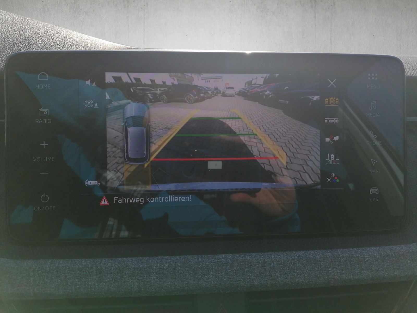 Fahrzeugabbildung SKODA Kamiq 1.0 TSI Selection DSG AHK ACC KAM TRAVEL