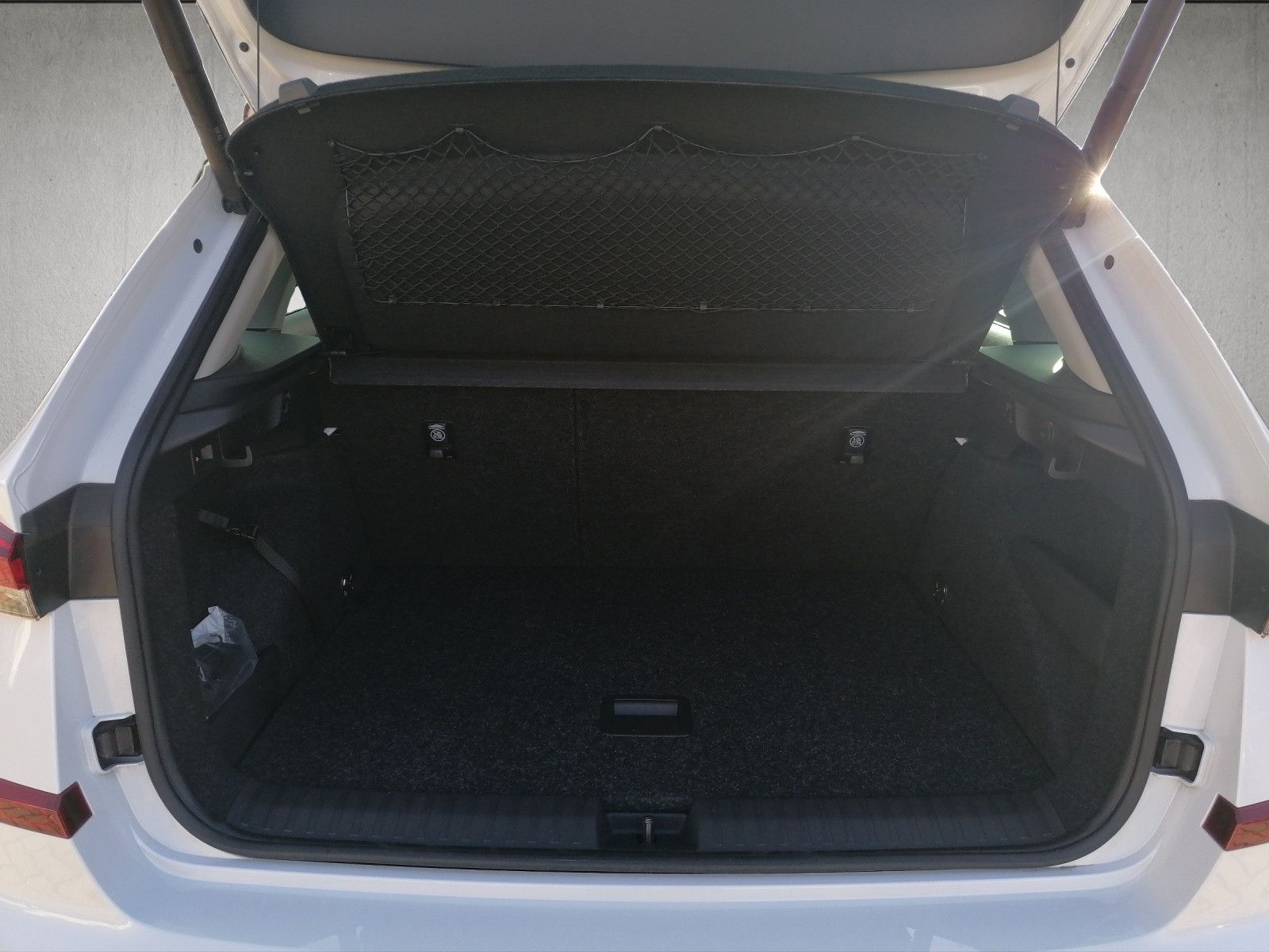 Fahrzeugabbildung SKODA Kamiq 1.0 TSI Selection DSG AHK ACC KAM TRAVEL
