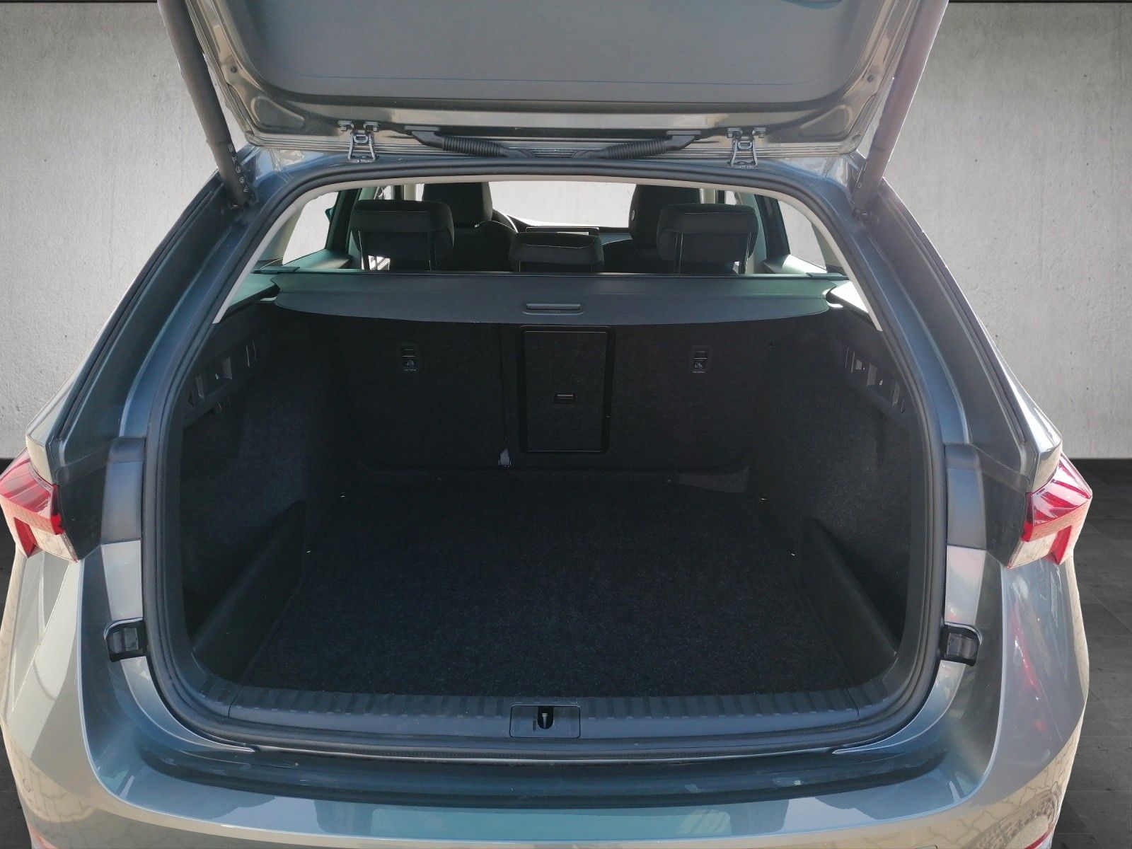 Fahrzeugabbildung SKODA Octavia Combi 2.0 TSI Style 4x4 DSG AHK elHK