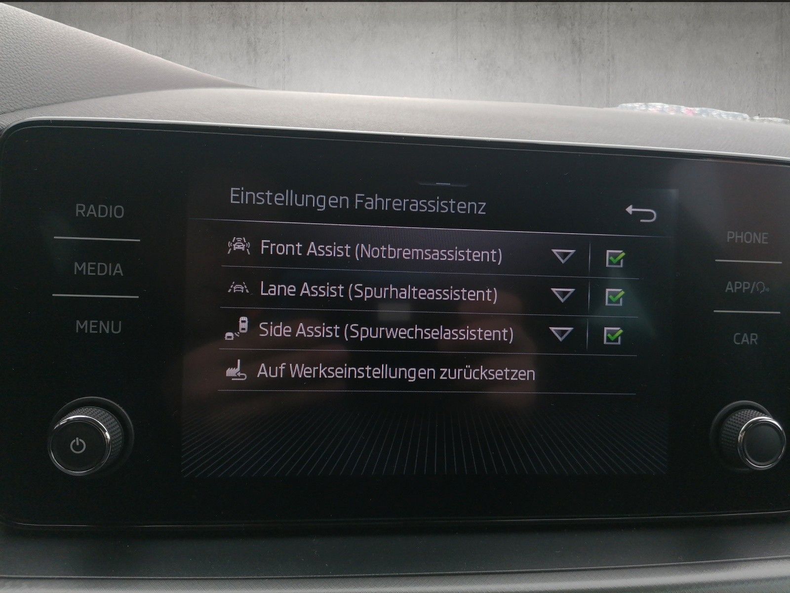 Fahrzeugabbildung SKODA Kamiq 1.0 TSI Clever bhz FS elHK Gar26