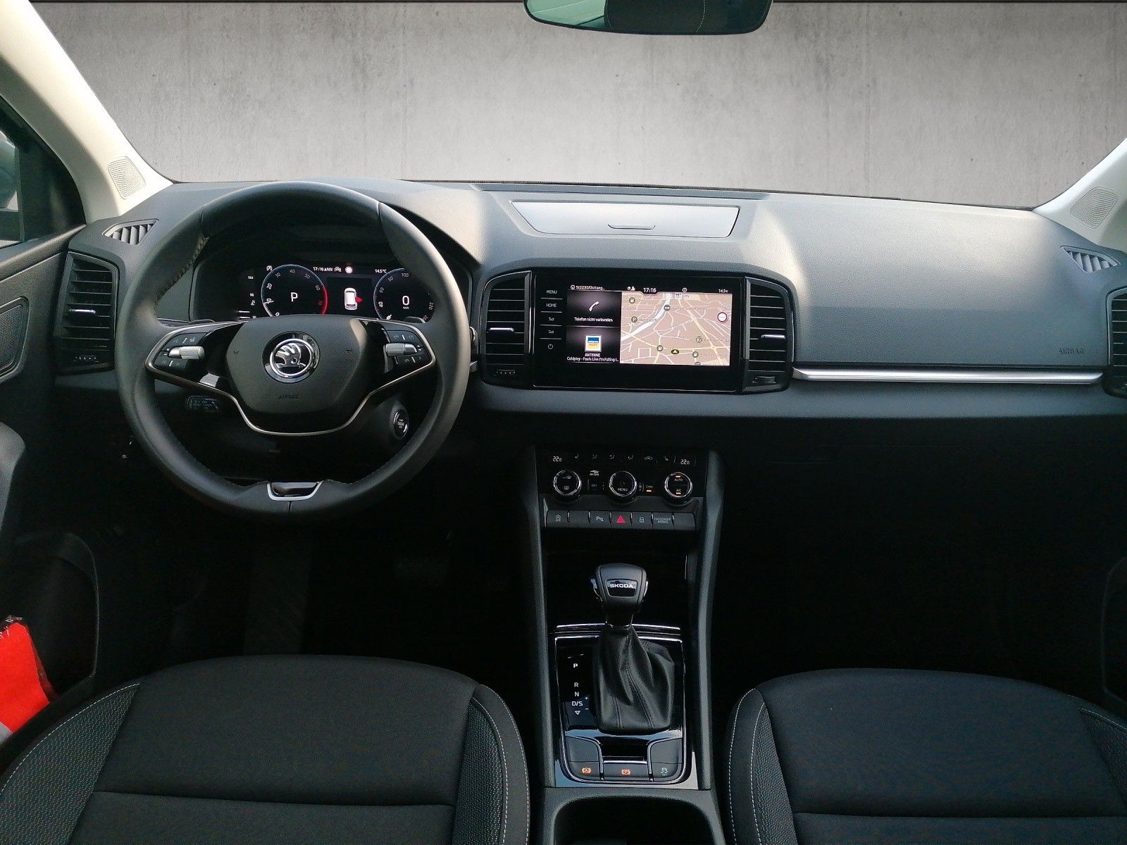 Fahrzeugabbildung SKODA Karoq 1.5 TSI Selection DSG AHK elHK MATRIX