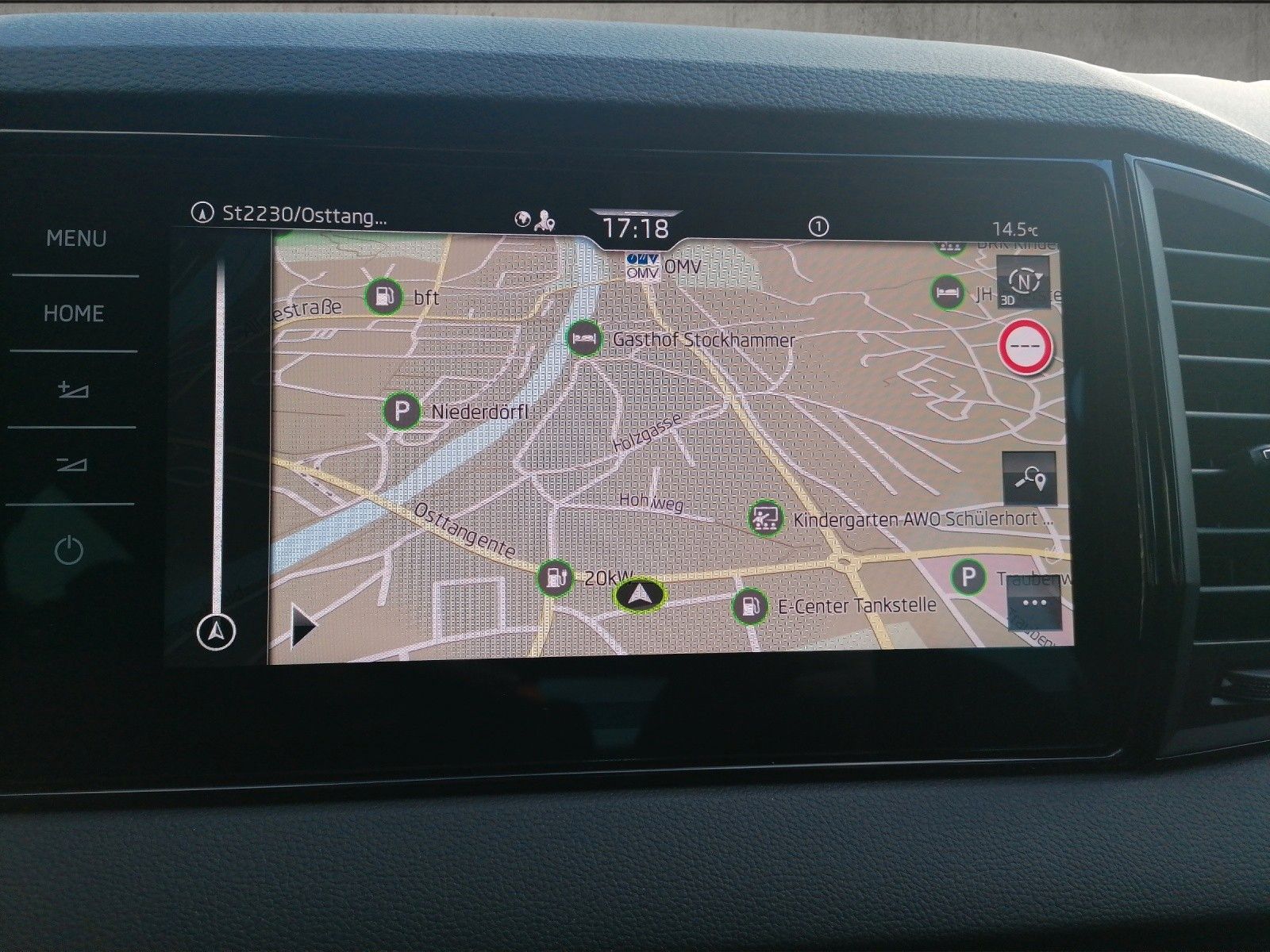 Fahrzeugabbildung SKODA Karoq 1.5 TSI Selection DSG AHK elHK MATRIX