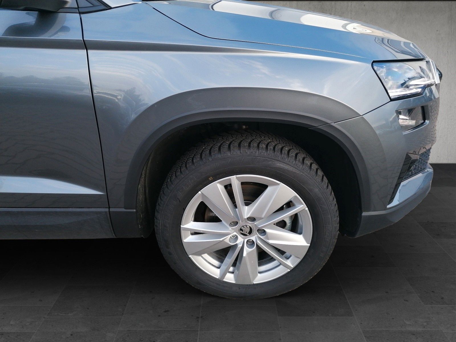 Fahrzeugabbildung SKODA Karoq 1.5 TSI Selection DSG AHK elHK MATRIX