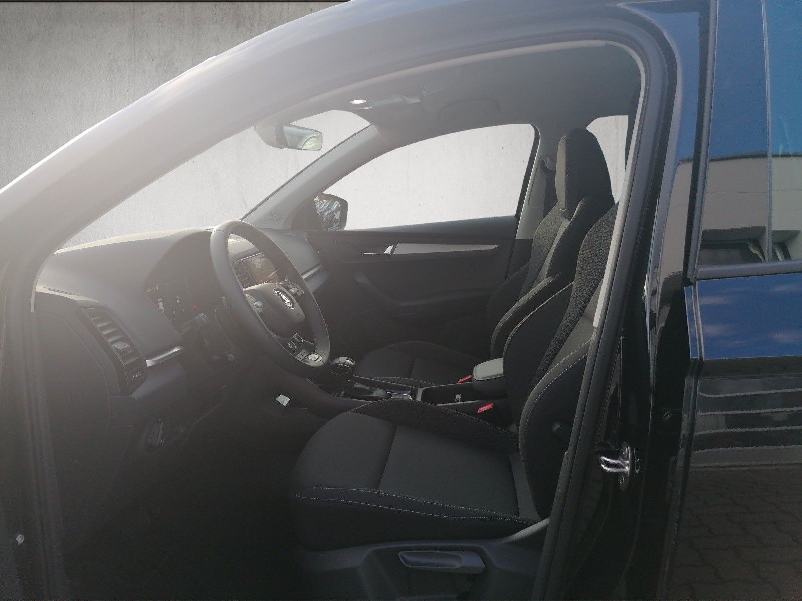 Fahrzeugabbildung SKODA Karoq 1.5 TSI Selection DSG AHK SHZ vo+hi MATRIX