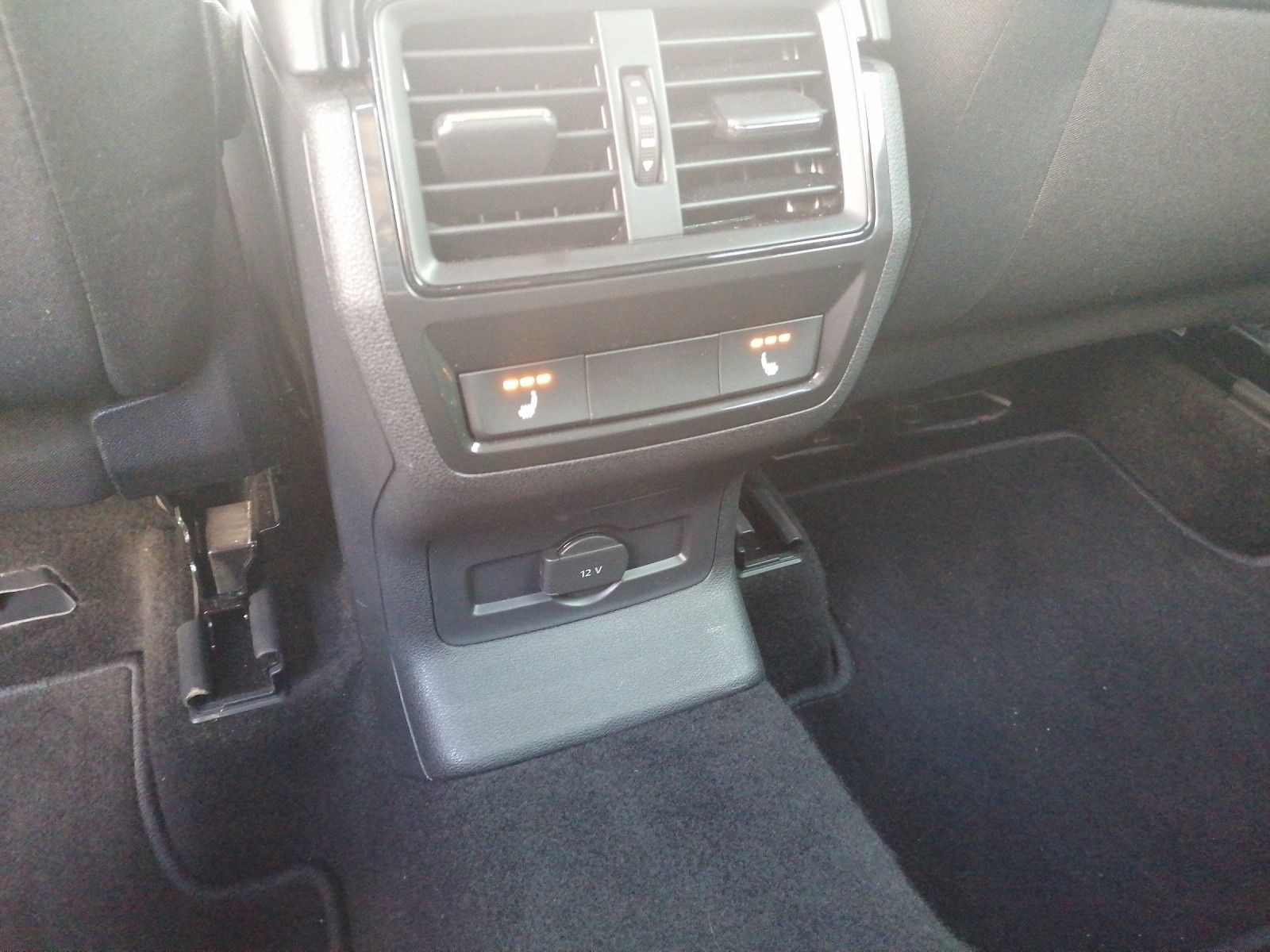 Fahrzeugabbildung SKODA Karoq 1.5 TSI Selection DSG AHK SHZ vo+hi MATRIX
