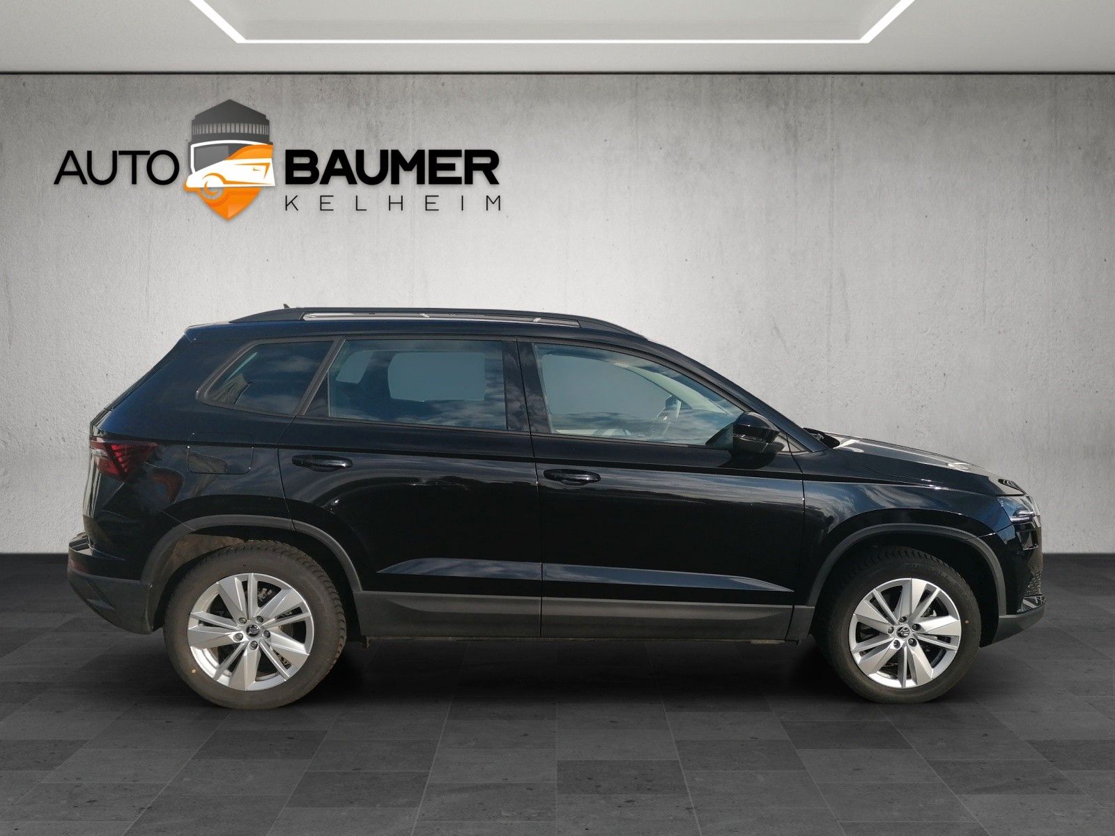 Fahrzeugabbildung SKODA Karoq 1.5 TSI Selection DSG AHK SHZ vo+hi MATRIX