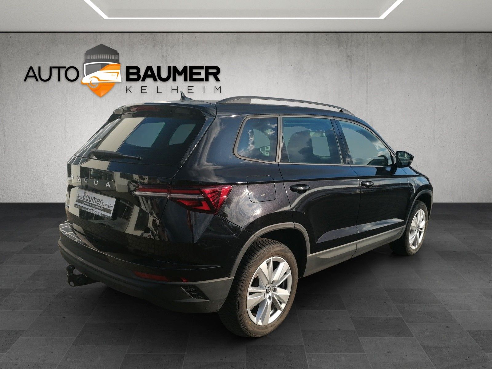 Fahrzeugabbildung SKODA Karoq 1.5 TSI Selection DSG AHK SHZ vo+hi MATRIX