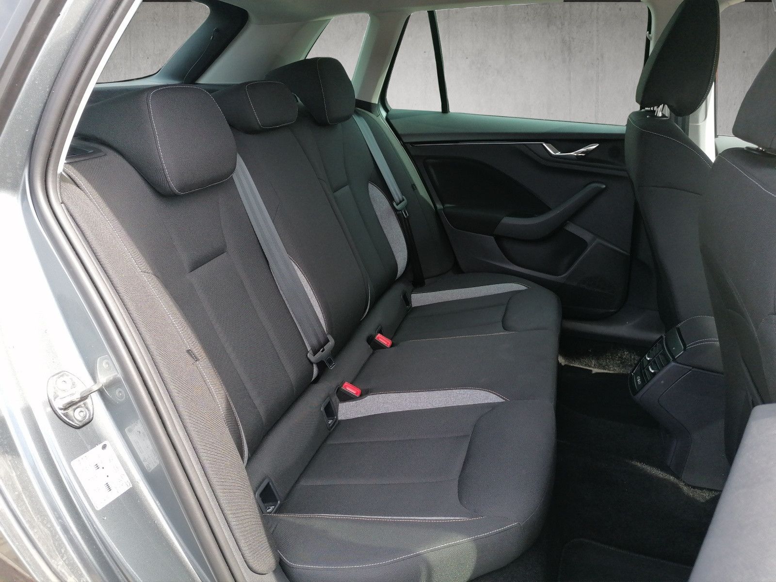 Fahrzeugabbildung SKODA Kamiq 1.0 TSI Selection DSG AHK ACC KAM TRAVEL