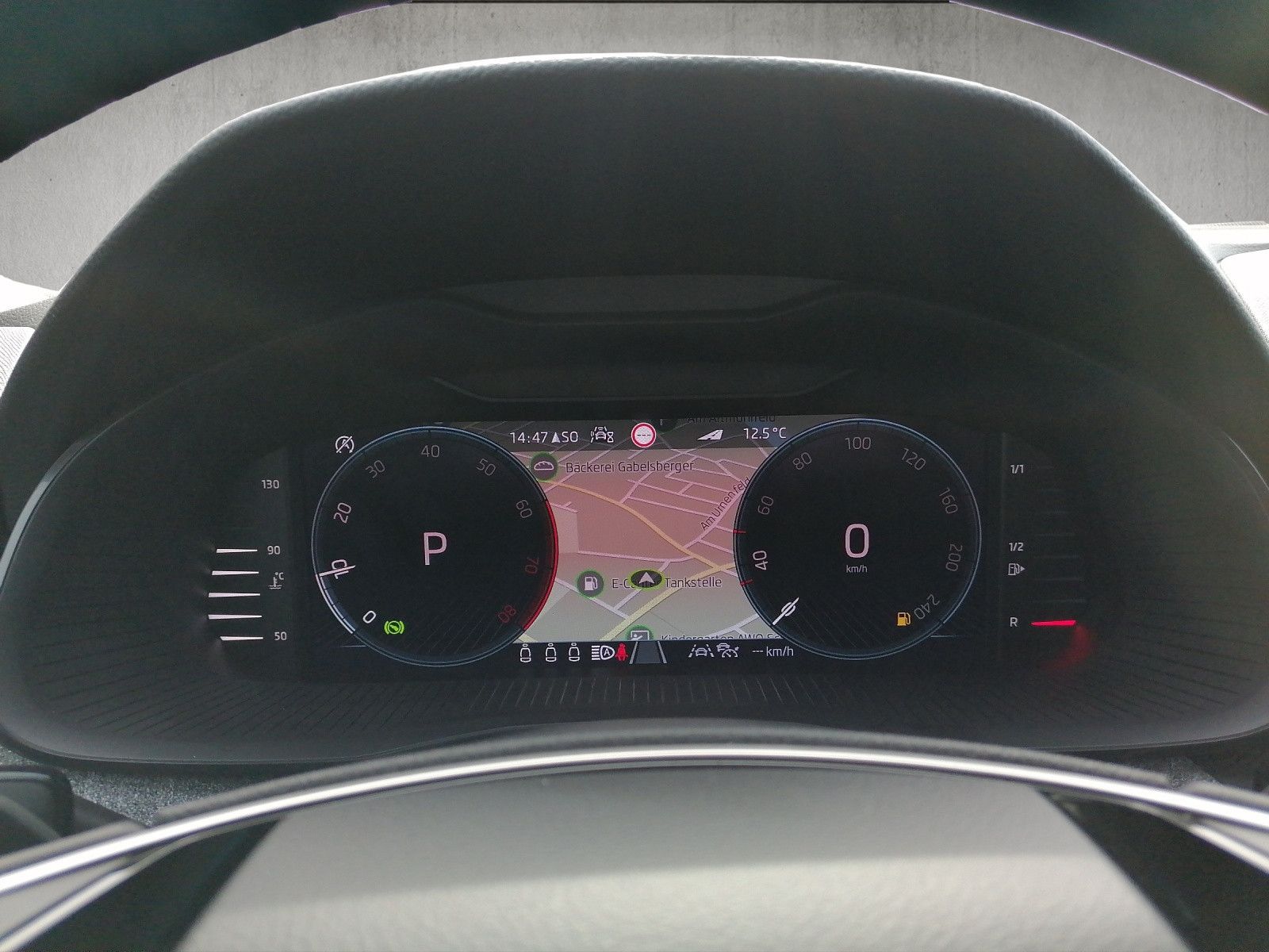 Fahrzeugabbildung SKODA Kamiq 1.0 TSI Selection DSG AHK ACC KAM TRAVEL