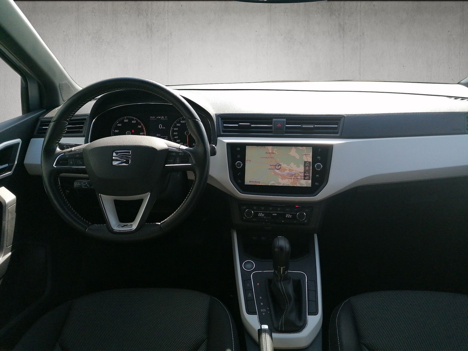 Fahrzeugabbildung SEAT Arona 1.0 TSI Xcellence DSG NAVI ACC DAB SHZ