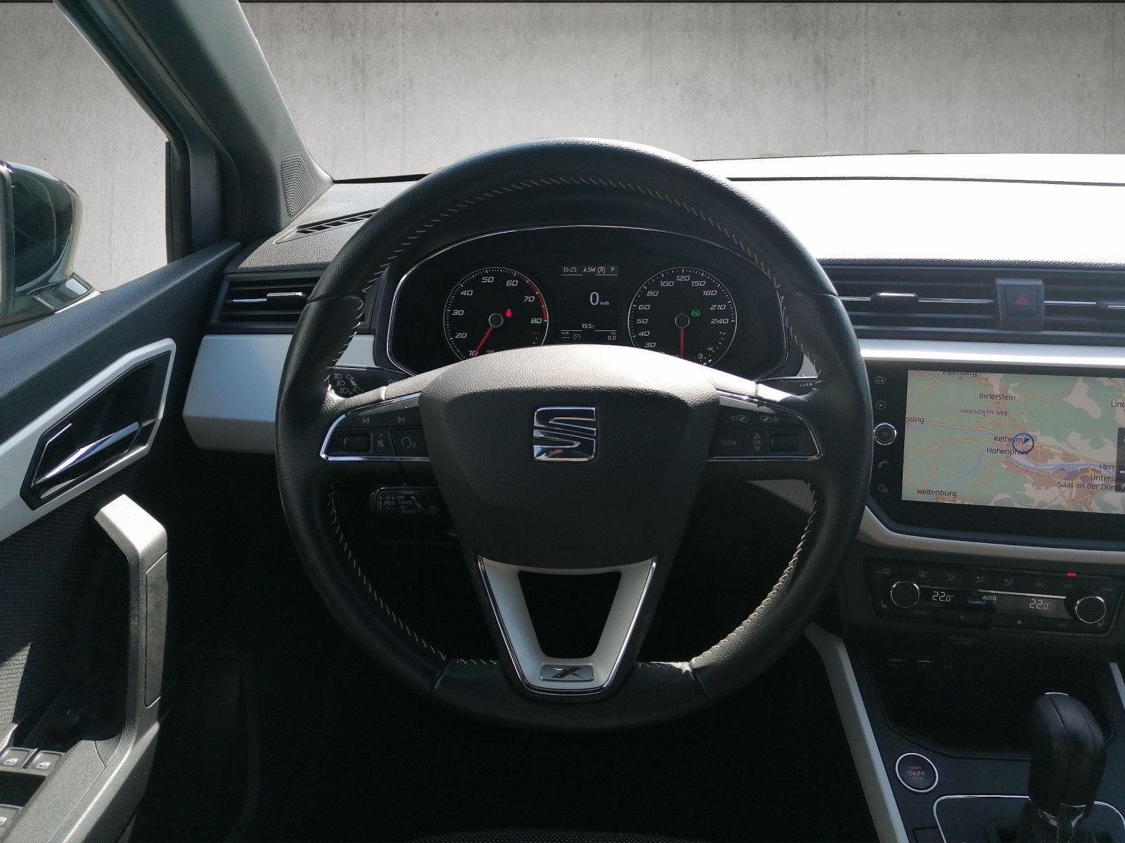 Fahrzeugabbildung SEAT Arona 1.0 TSI Xcellence DSG NAVI ACC DAB SHZ