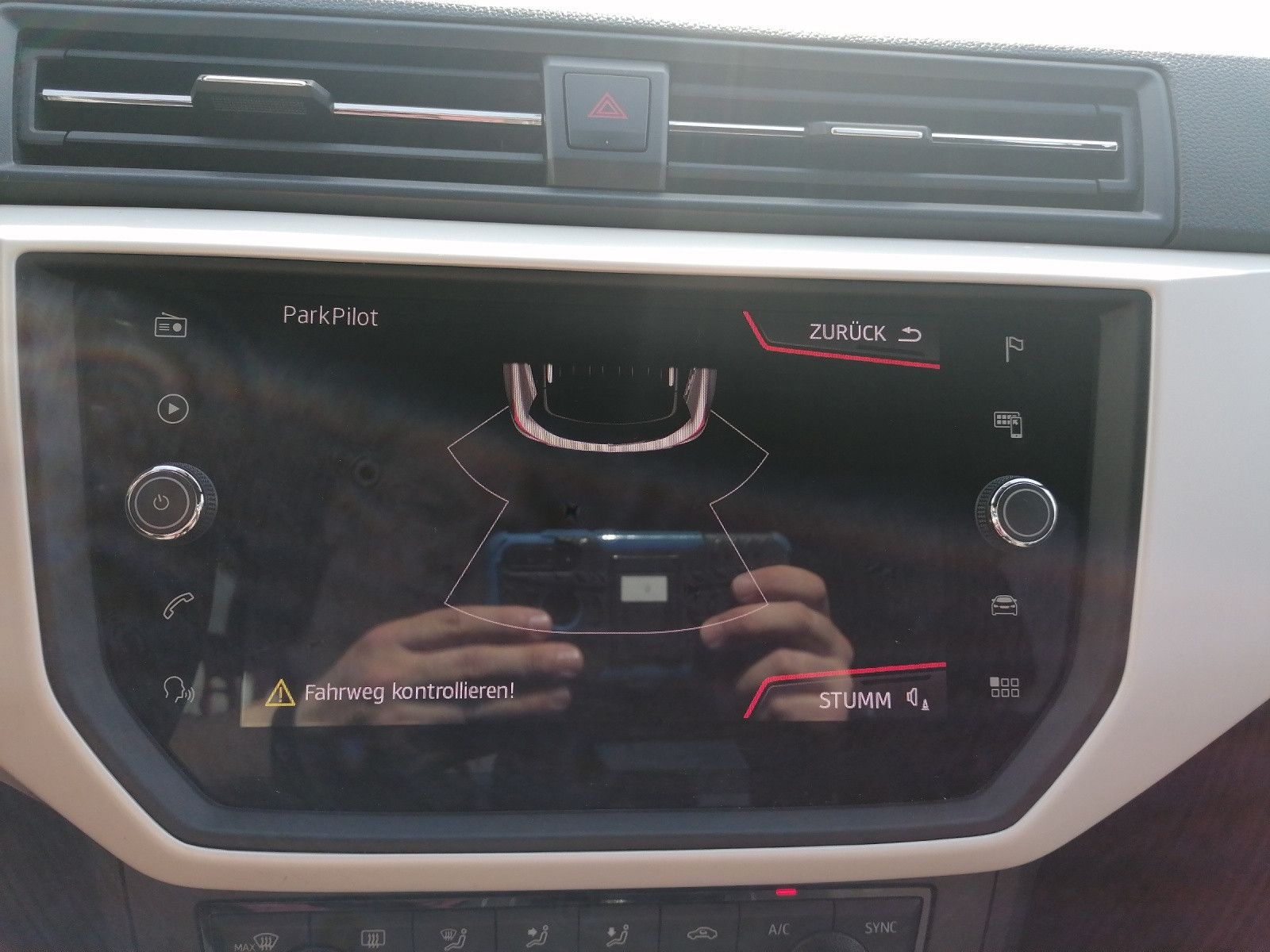 Fahrzeugabbildung SEAT Arona 1.0 TSI Xcellence DSG NAVI ACC DAB SHZ