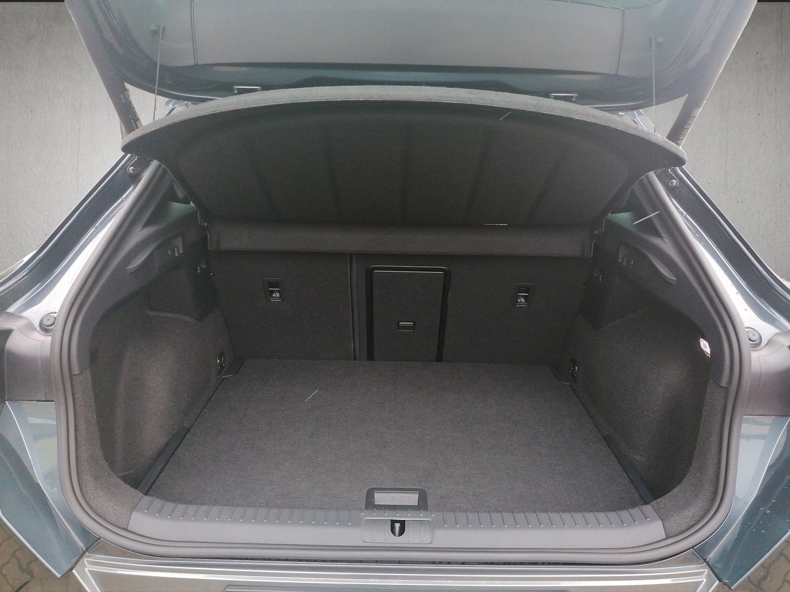 Fahrzeugabbildung CUPRA Formentor 1.5 TSI DSG XL GJR elHK 5JGar.