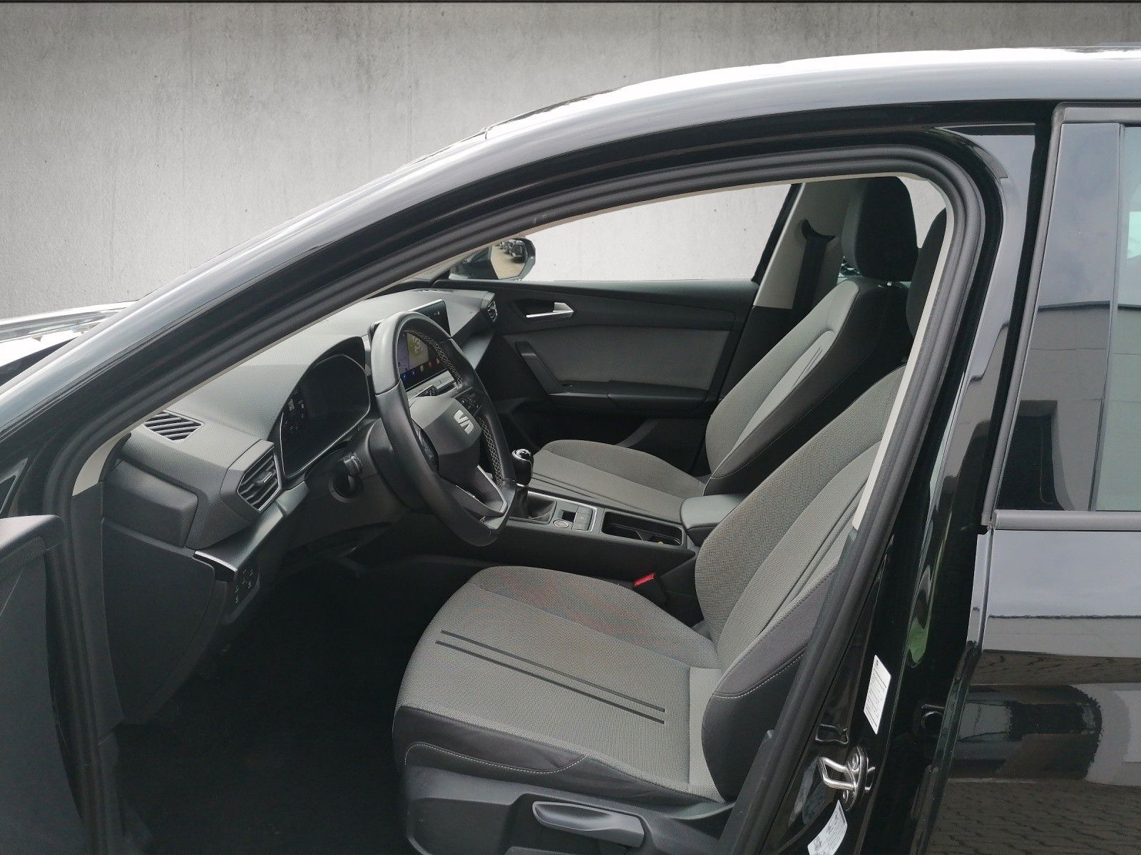 Fahrzeugabbildung SEAT Leon 1.5 TSI Style NAVI PDC KAM GAR 7/25