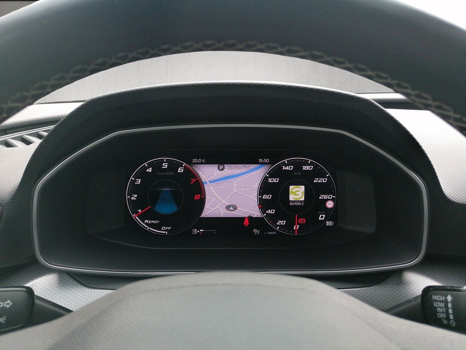 Fahrzeugabbildung SEAT Leon 1.5 TSI Style NAVI PDC KAM GAR 7/25