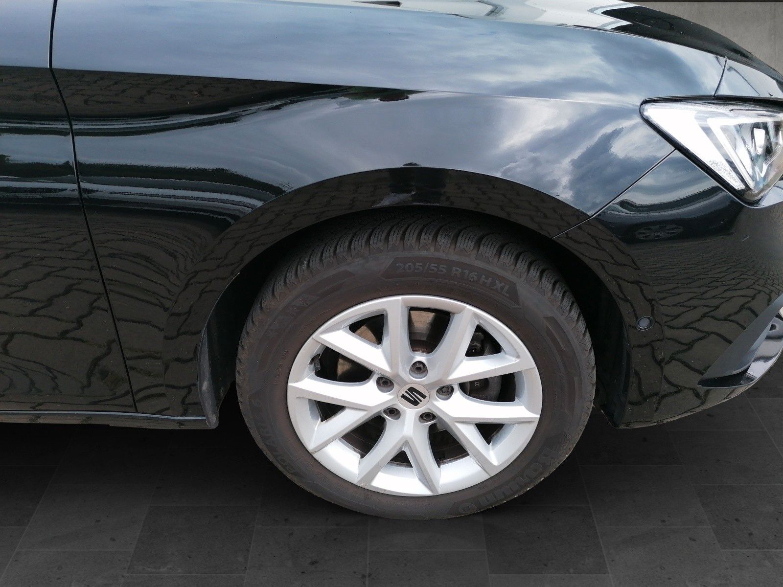 Fahrzeugabbildung SEAT Leon 1.5 TSI Style NAVI PDC KAM GAR 7/25
