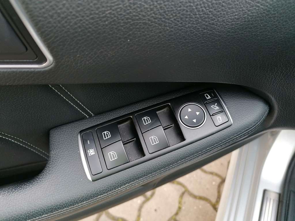 Fahrzeugabbildung Mercedes-Benz E 300 E -Klasse T-Modell E 300 BlueTec