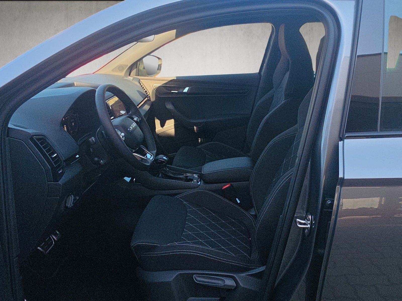 Fahrzeugabbildung SKODA Karoq 1.5 TSI Sportline DSG MJ27 5J GAR AHK elHK