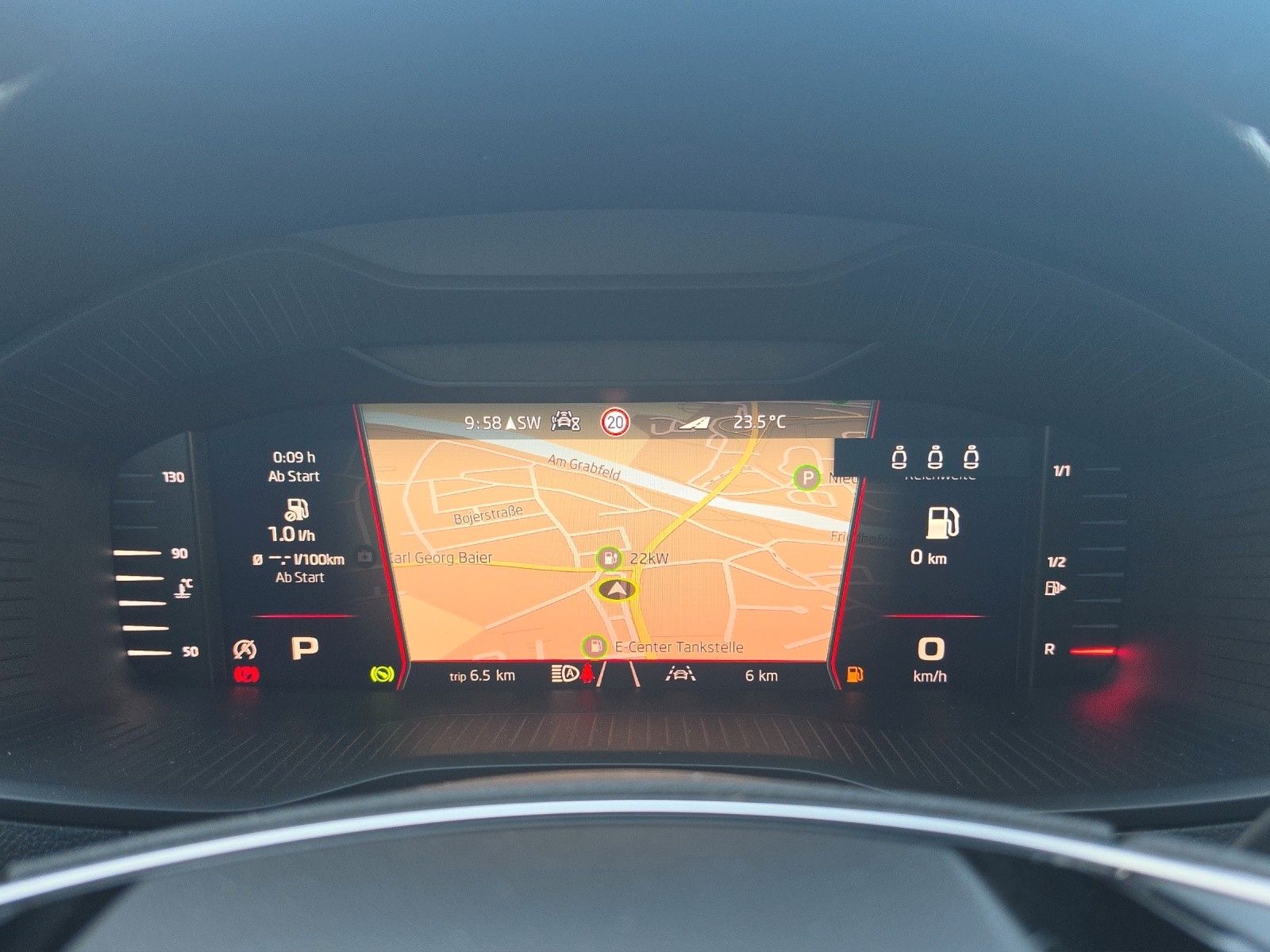 Fahrzeugabbildung SKODA Karoq 1.5 TSI Sportline DSG MJ27 5J GAR AHK elHK