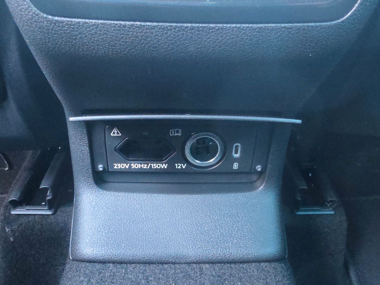 Fahrzeugabbildung SKODA Karoq 1.5 TSI Sportline DSG MJ27 5J GAR AHK elHK