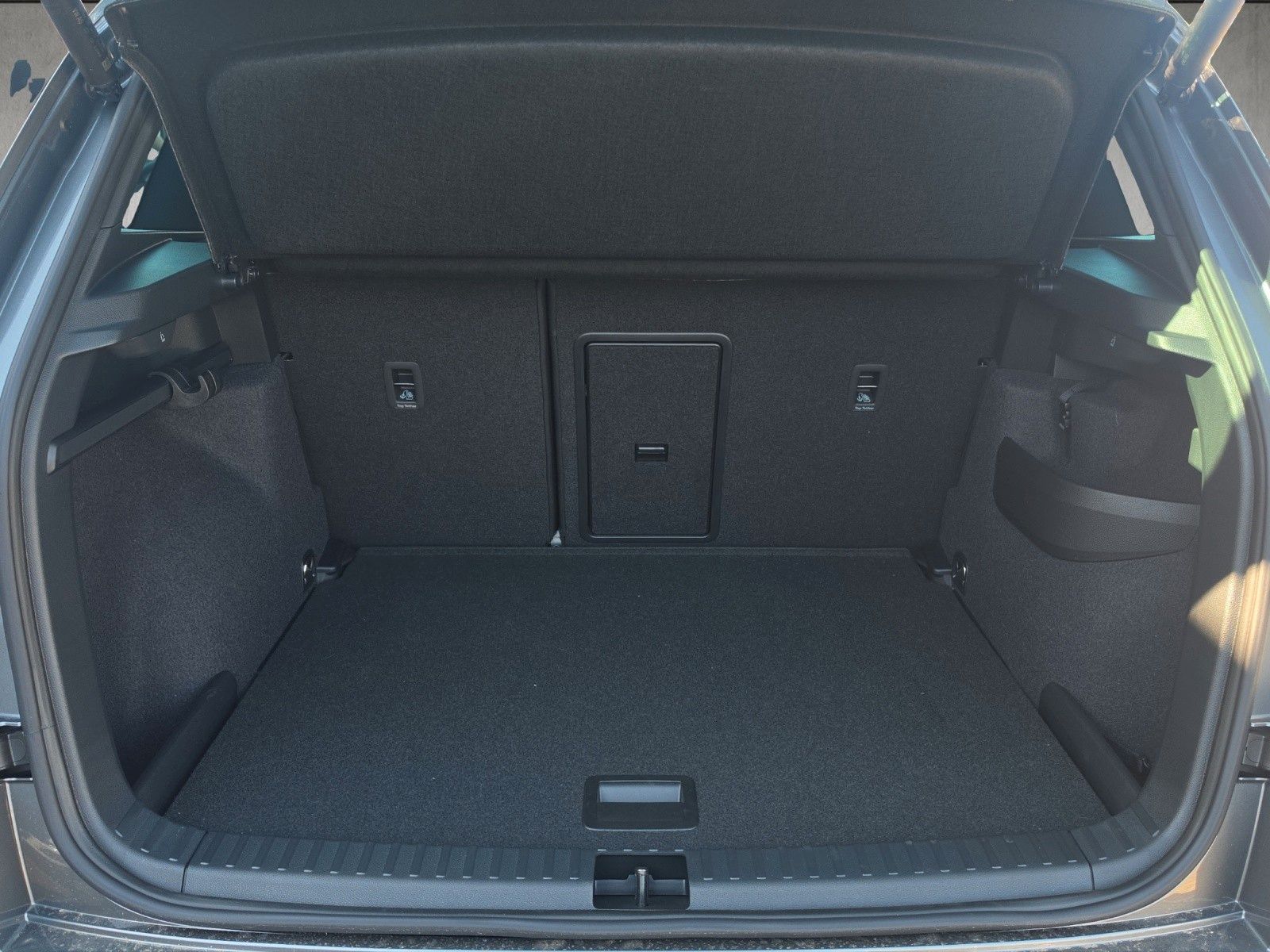 Fahrzeugabbildung SKODA Karoq 1.5 TSI Sportline DSG MJ27 5J GAR AHK elHK