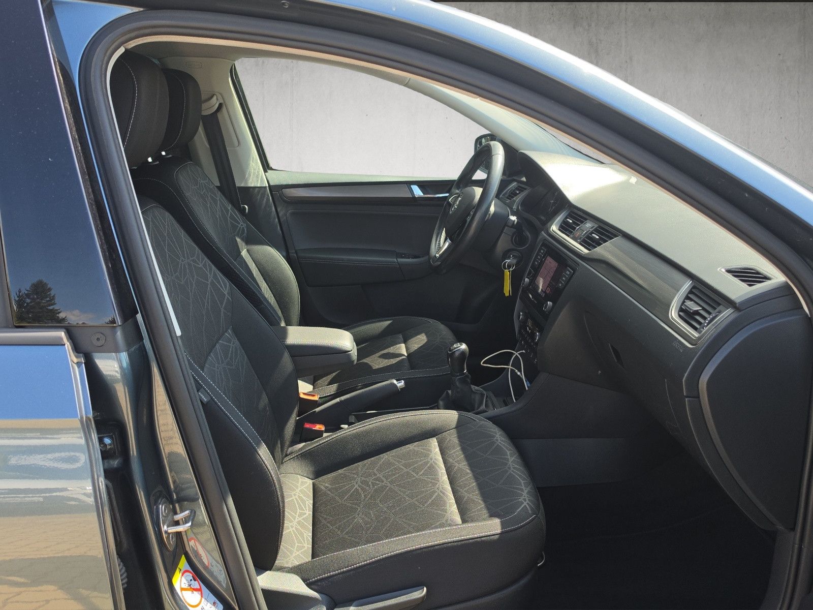 Fahrzeugabbildung SKODA Rapid Spaceback 1.0 TSI Clever PDC SHZ SMART LIN