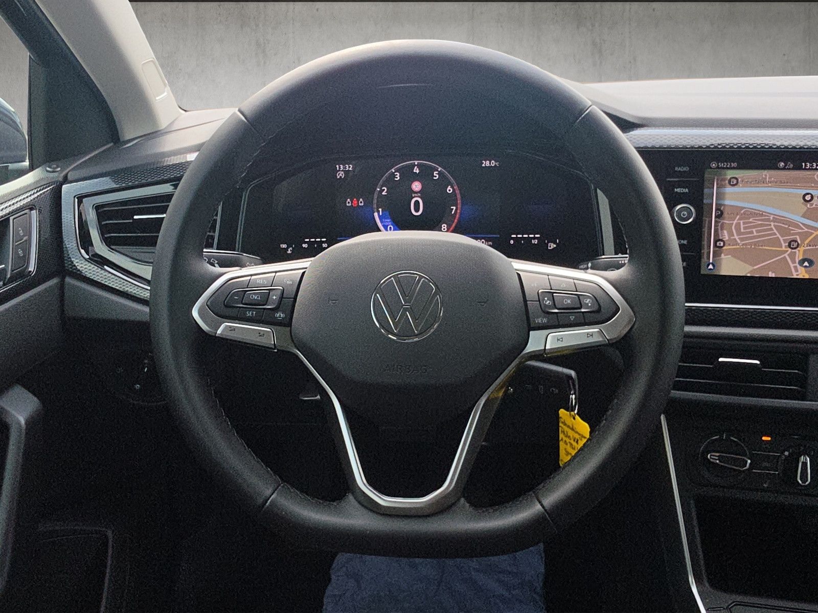 Fahrzeugabbildung Volkswagen Polo VI 1.0 TSI Life NAVI APP CONNECT KAM GJR