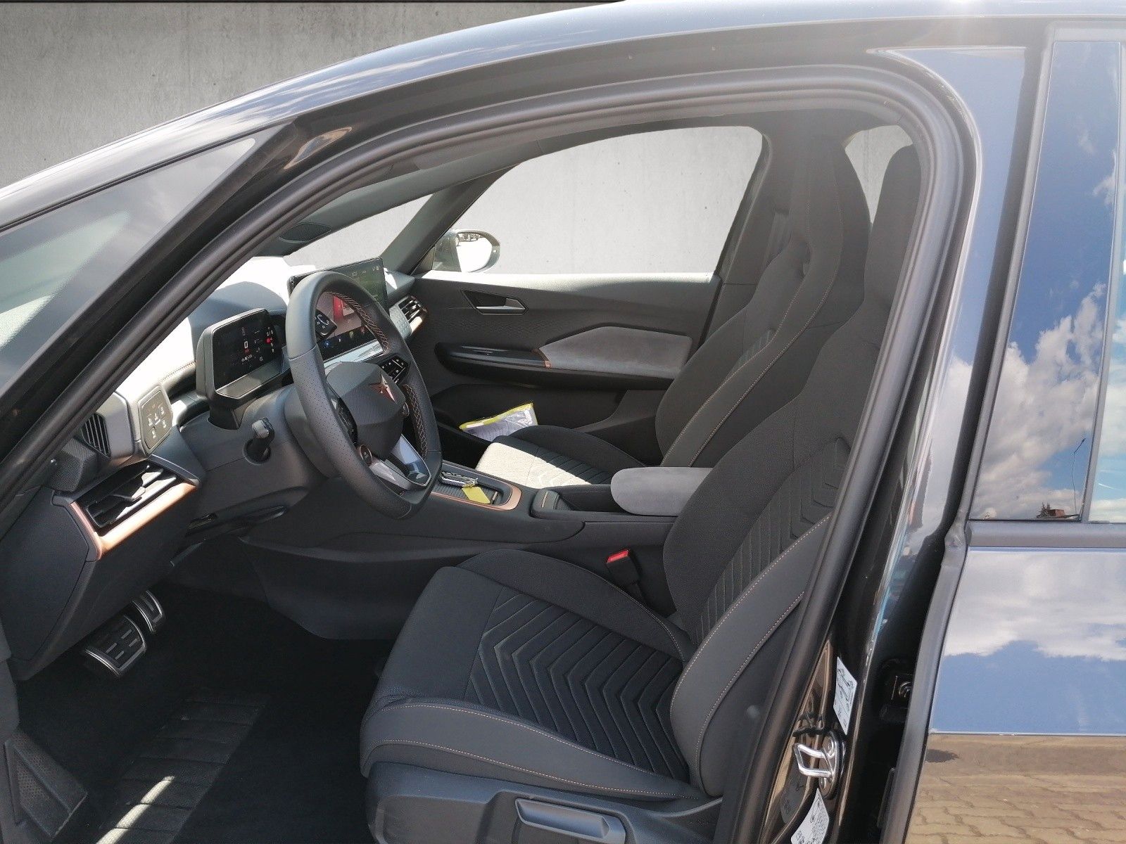 Fahrzeugabbildung CUPRA Born 231 PS 77kWh 19" Pilot M Cargo Below Zero