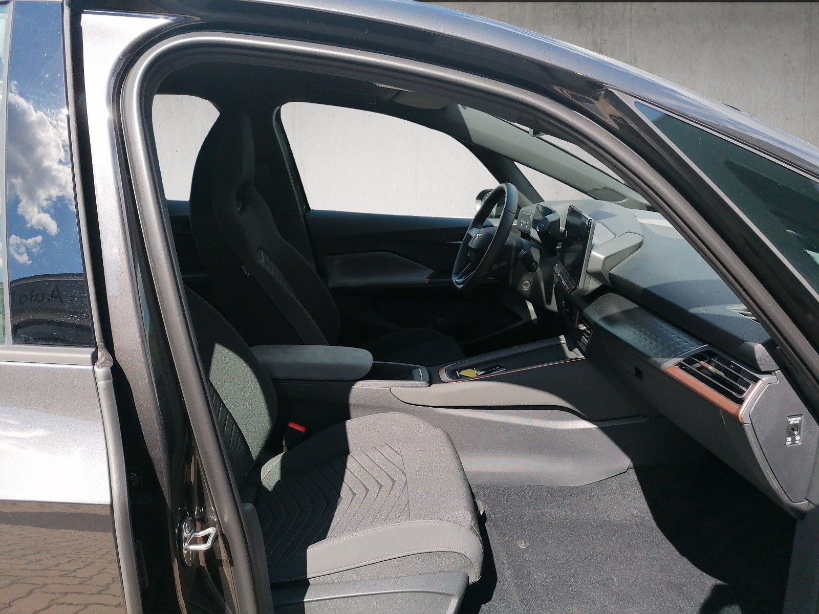 Fahrzeugabbildung CUPRA Born 231 PS 77kWh 19" Pilot M Cargo Below Zero