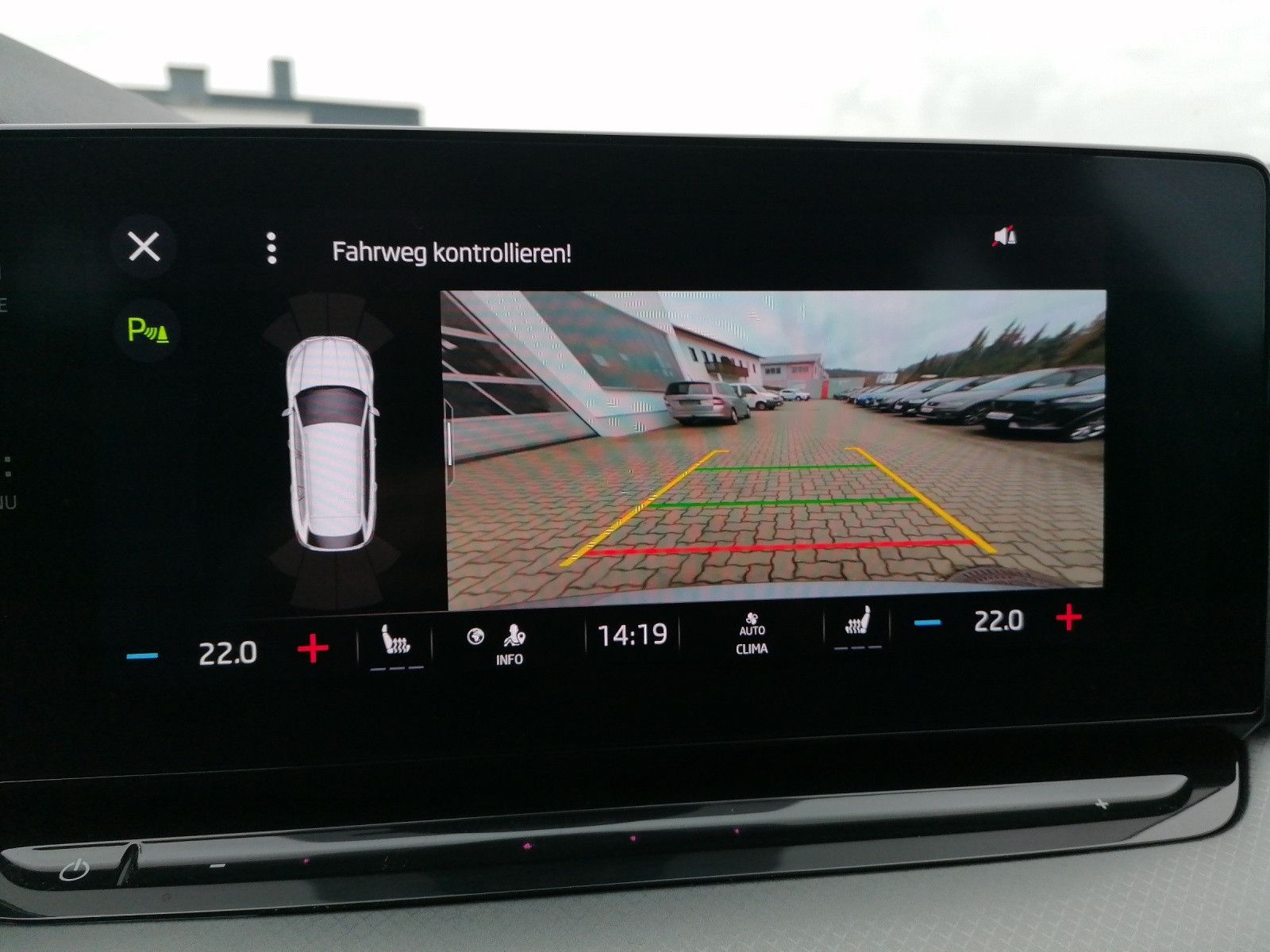Fahrzeugabbildung SKODA Octavia Combi 1.5 TSI Columbus Kam VC SHZ vo+hi