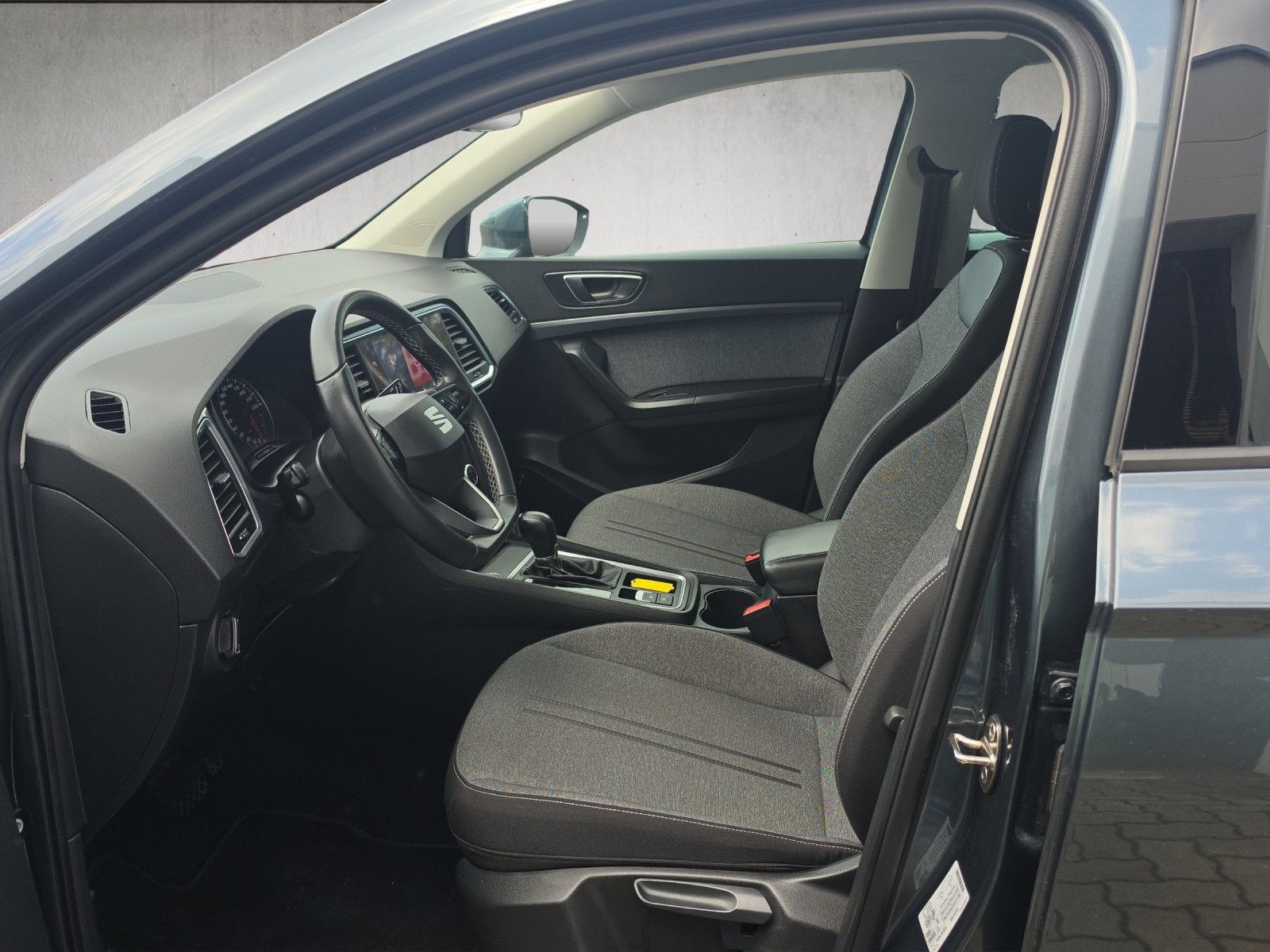 Fahrzeugabbildung SEAT Ateca 1.5 TSI Style AHK VORB. BEATS NAVI PDC