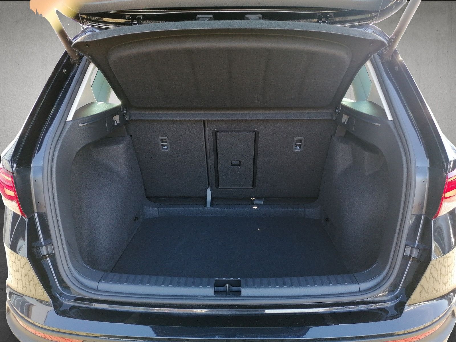 Fahrzeugabbildung SEAT Ateca 1.5 TSI Xperience DSG AHK FAP XL elHK