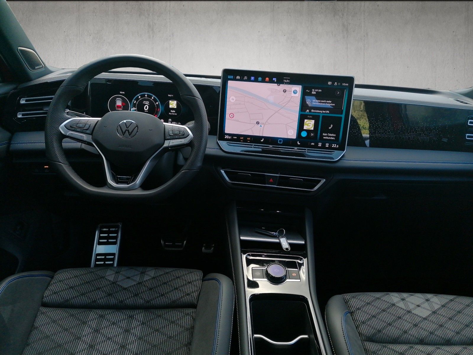 Fahrzeugabbildung Volkswagen Tiguan 1.5 eTSI R-Line AHK Pano DCC Pro