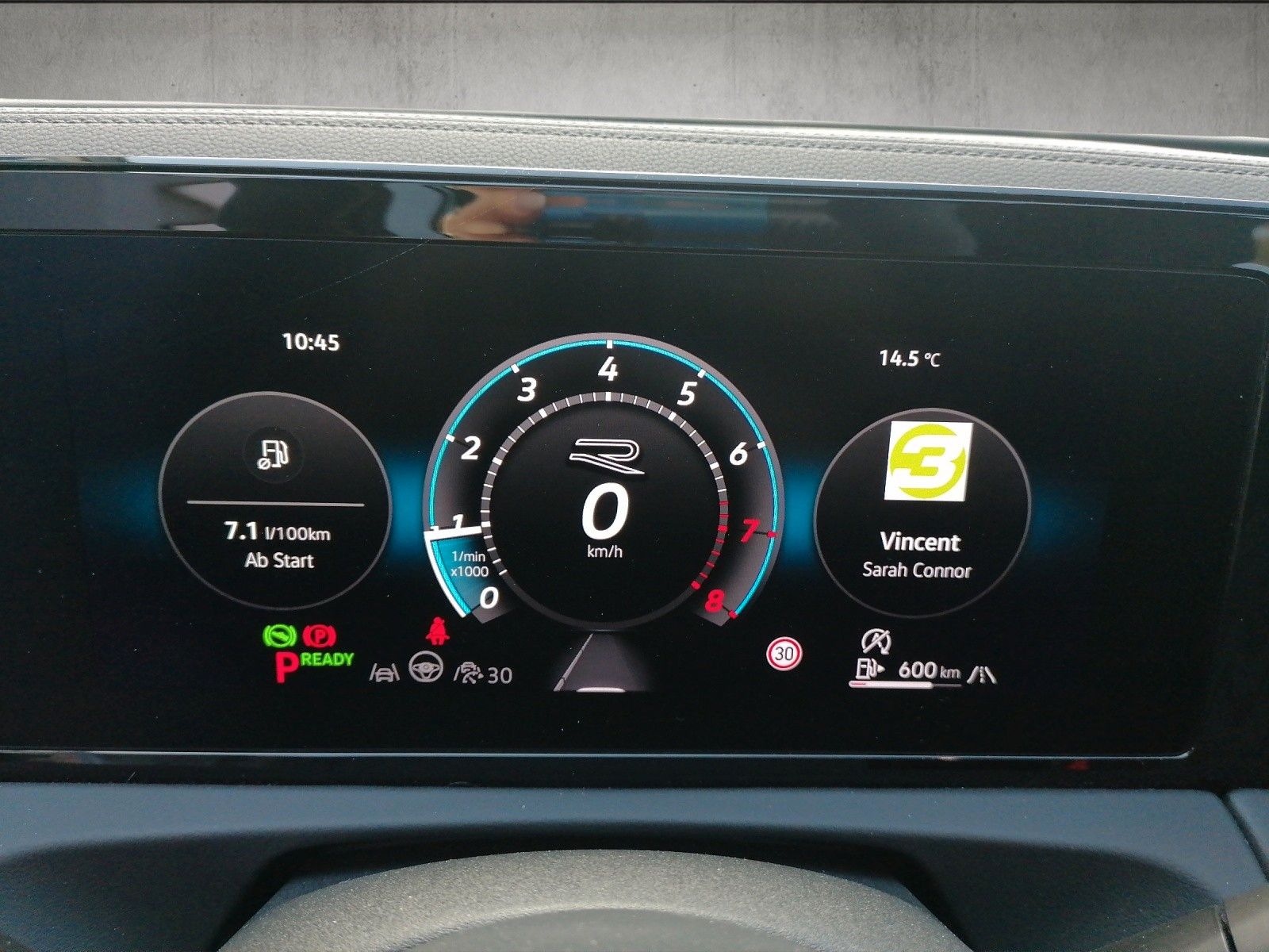 Fahrzeugabbildung Volkswagen Tiguan 1.5 eTSI R-Line AHK Pano DCC Pro