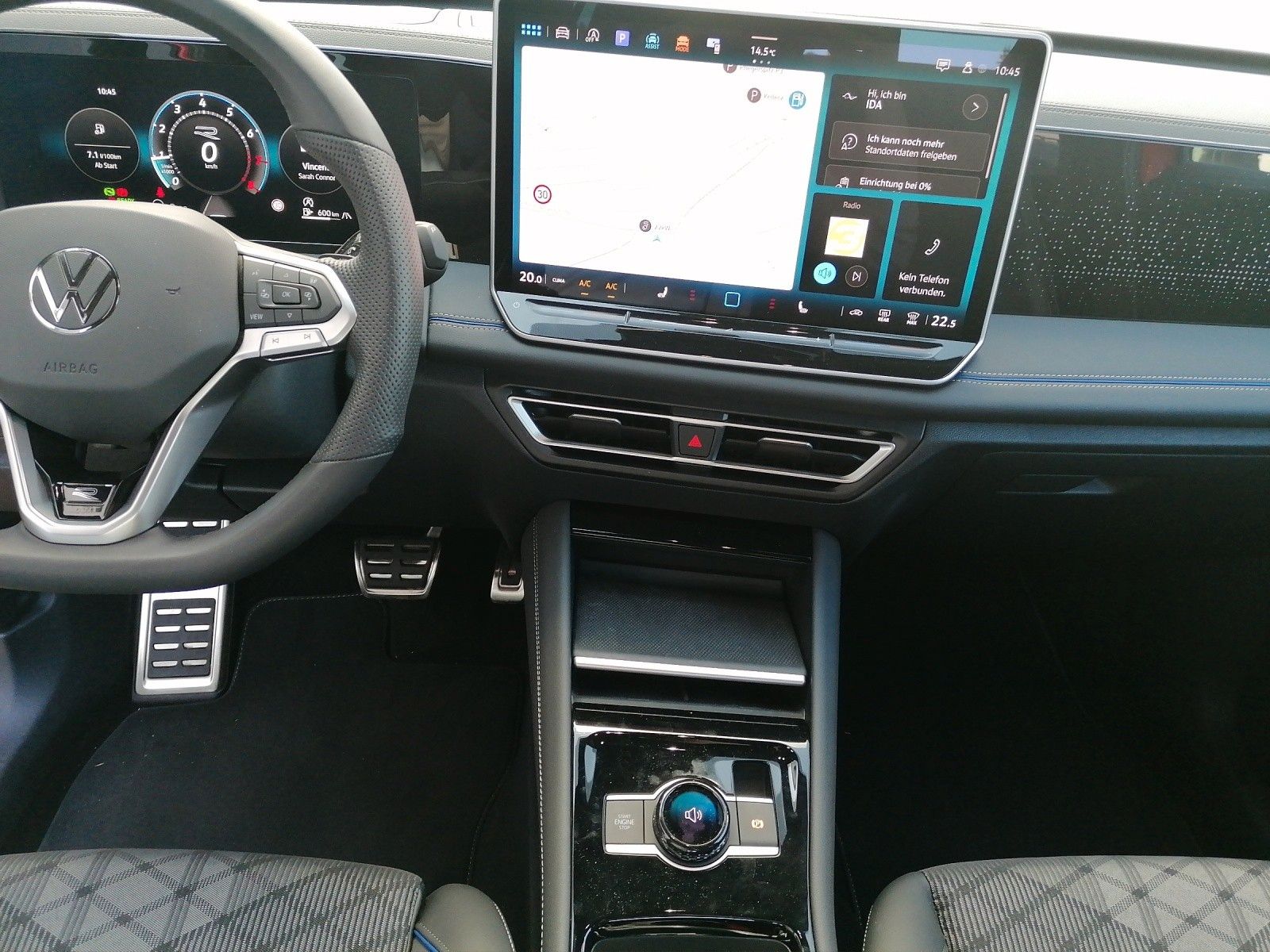 Fahrzeugabbildung Volkswagen Tiguan 1.5 eTSI R-Line AHK Pano DCC Pro