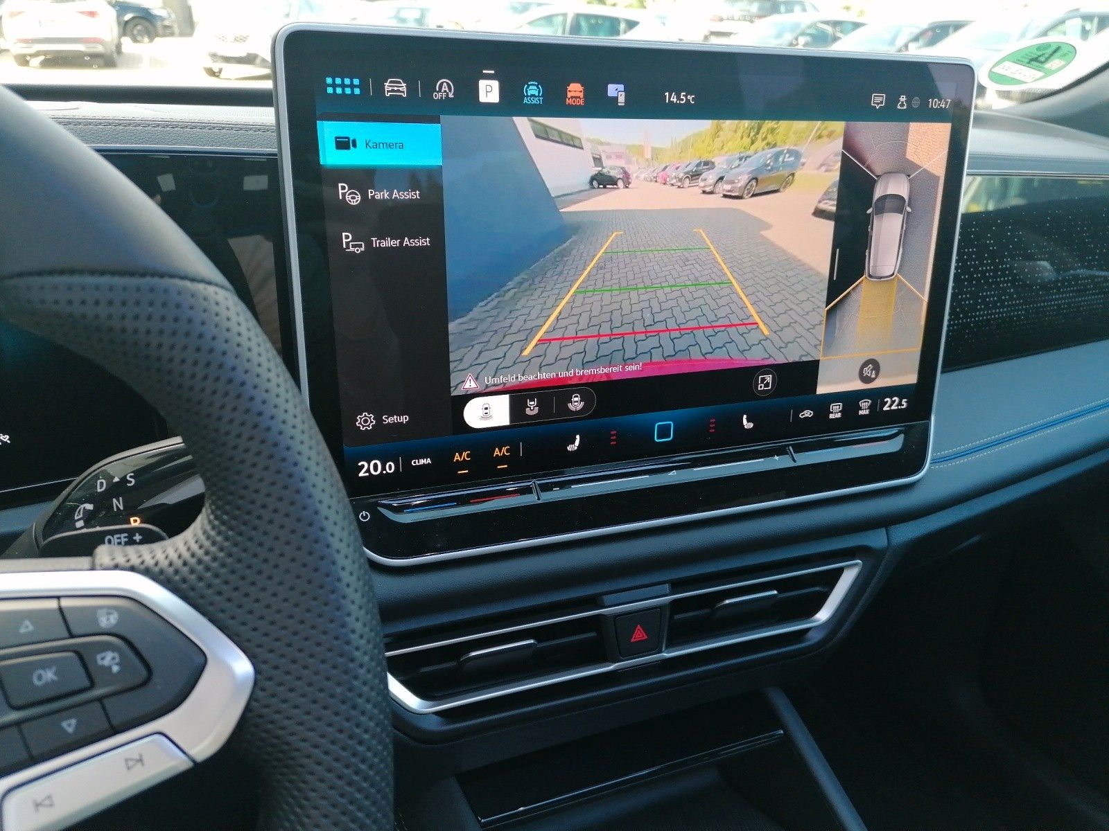 Fahrzeugabbildung Volkswagen Tiguan 1.5 eTSI R-Line AHK Pano DCC Pro