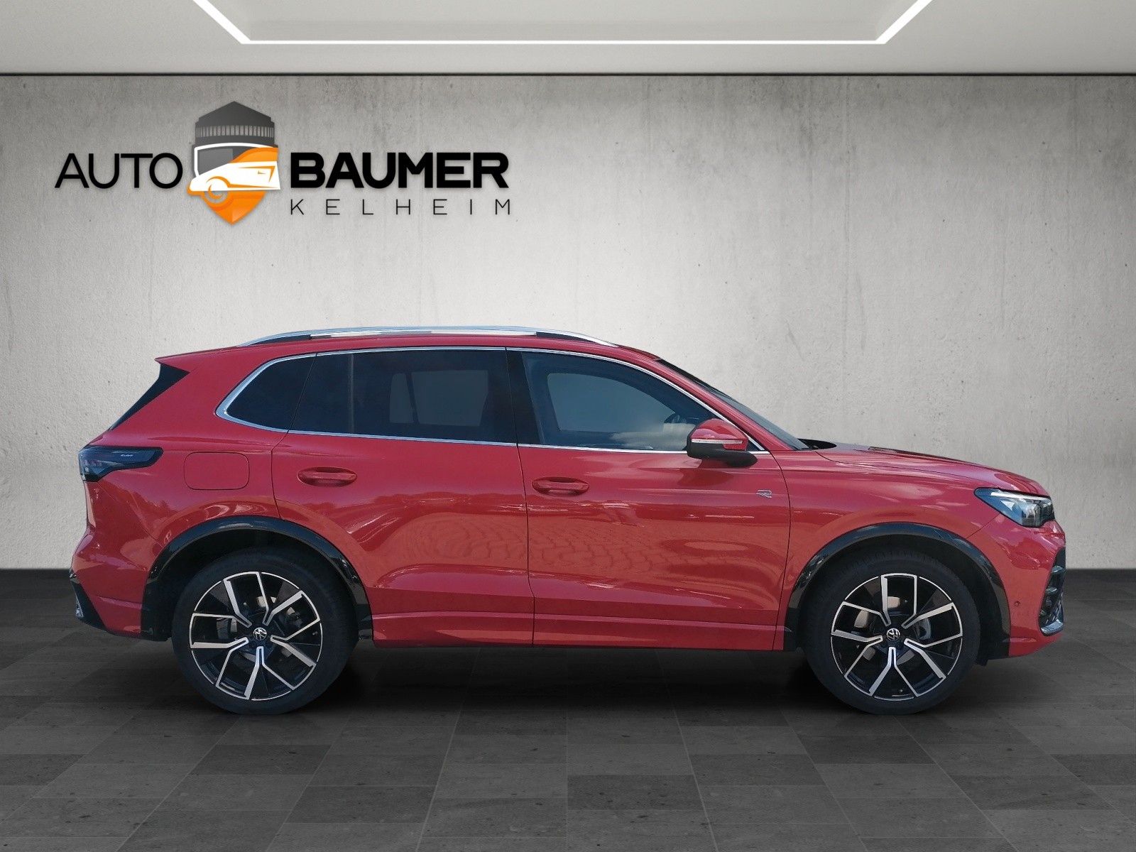 Fahrzeugabbildung Volkswagen Tiguan 1.5 eTSI R-Line AHK Pano DCC Pro