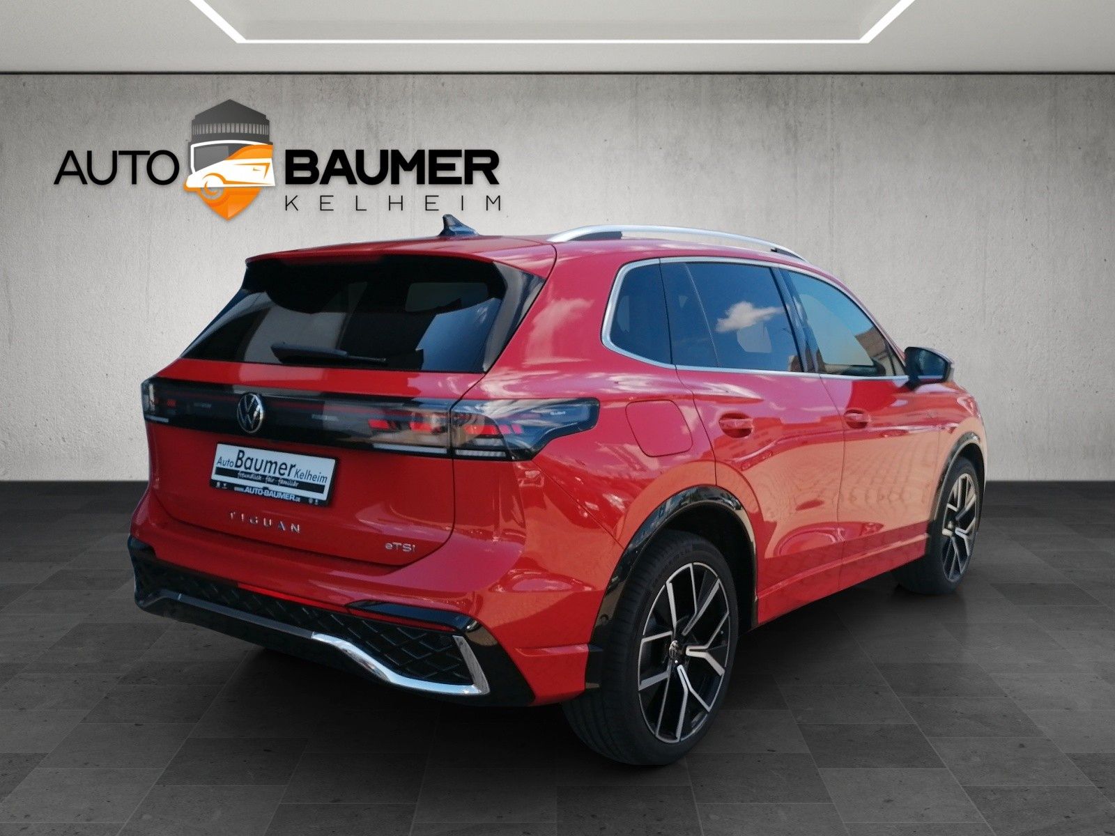 Fahrzeugabbildung Volkswagen Tiguan 1.5 eTSI R-Line AHK Pano DCC Pro