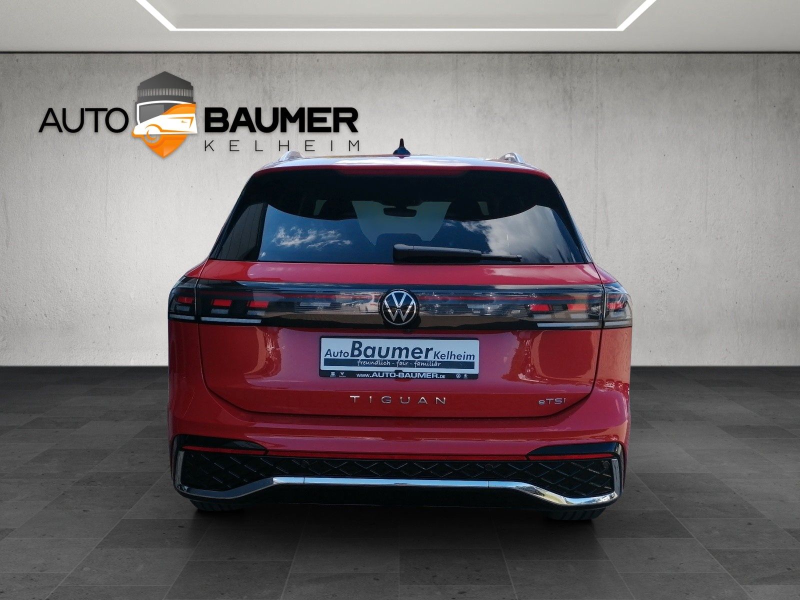 Fahrzeugabbildung Volkswagen Tiguan 1.5 eTSI R-Line AHK Pano DCC Pro